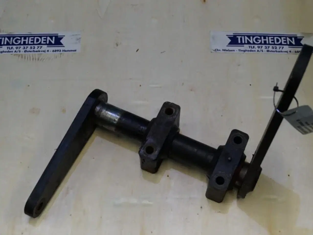 Billede 12 - New Holland 4860S Udløser Arm 84053023