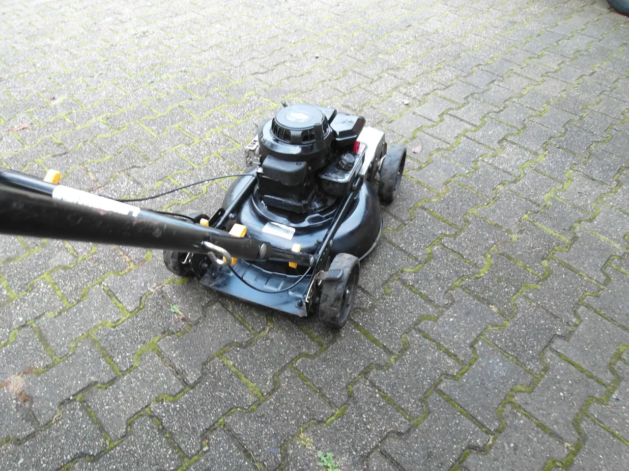 Billede 3 - Plæneklipper Alpina med Briggs&Stratton motor