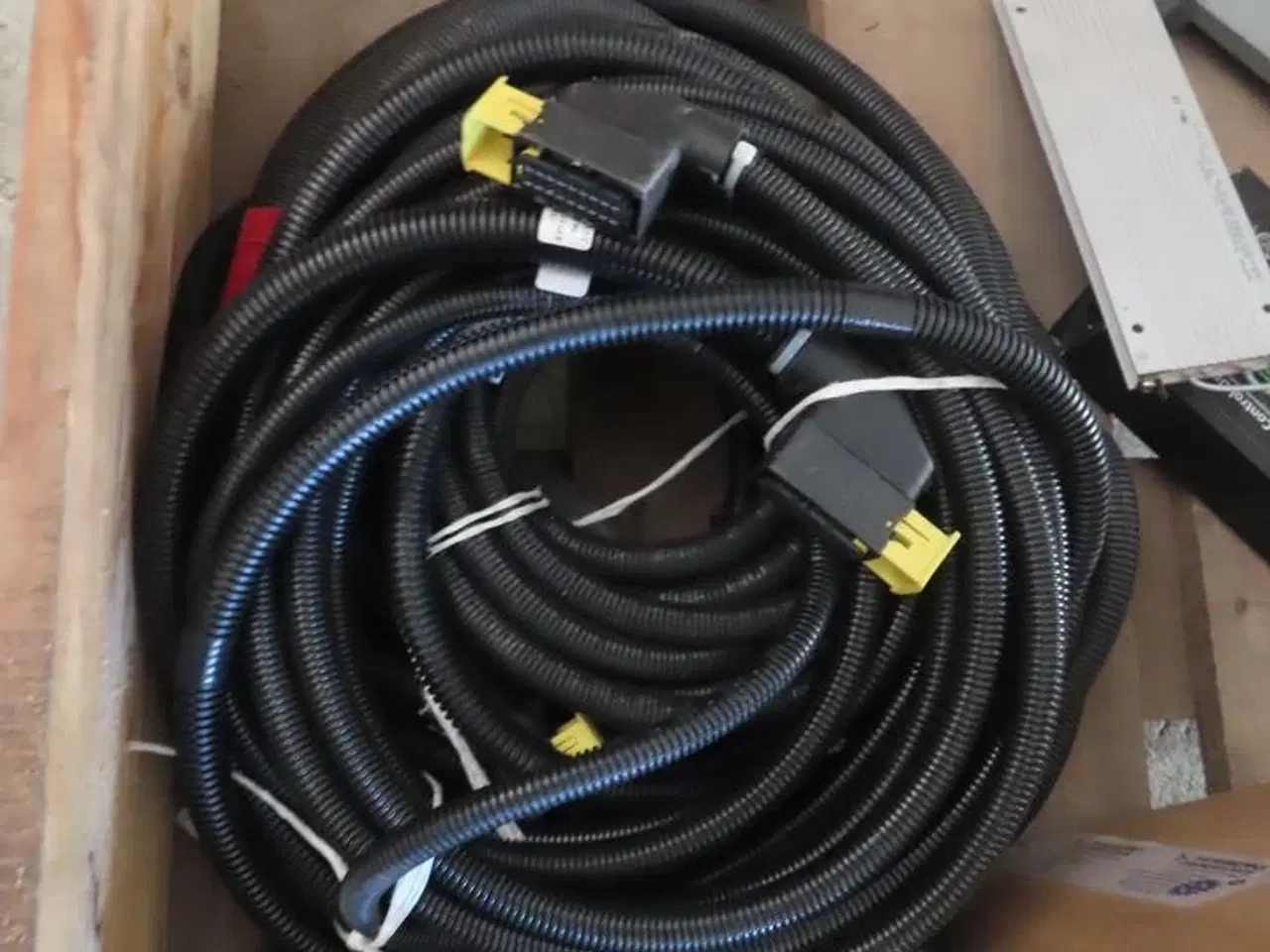 Billede 13 - Palle med diverse opladere, kabler mv.