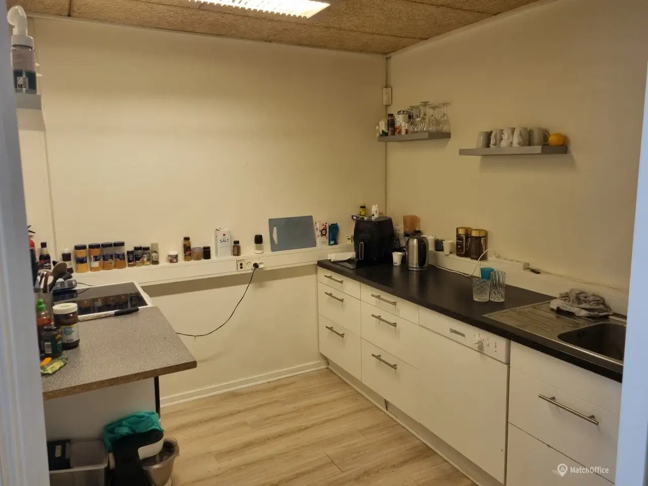 Billede 6 - Kontor med lidt lager