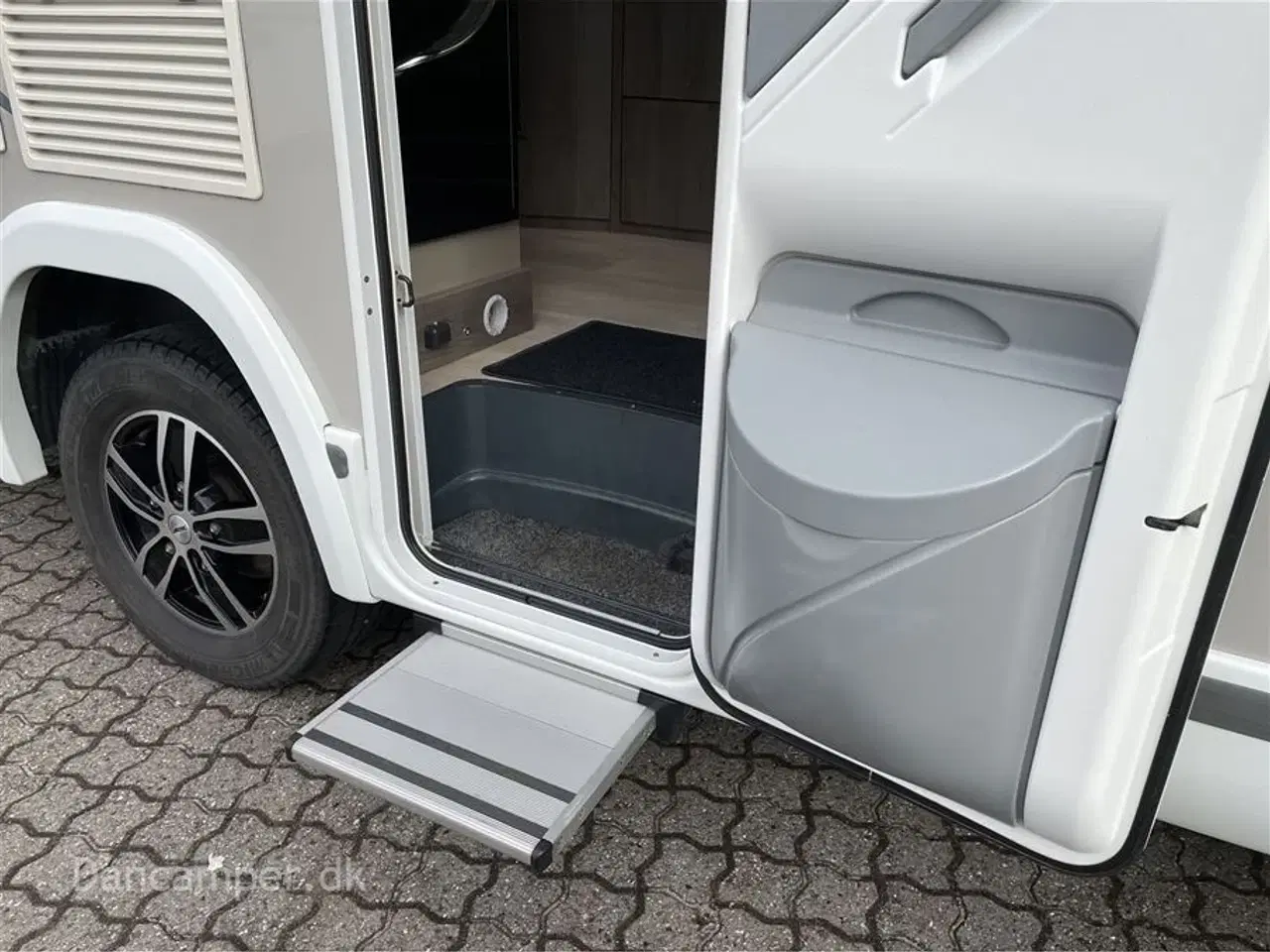 Billede 6 - 2019 - Chausson Titanium 640   Masser af plads, Ford 170 hk. med automatgear.  alufælge, dobbelt el-sænkeseng