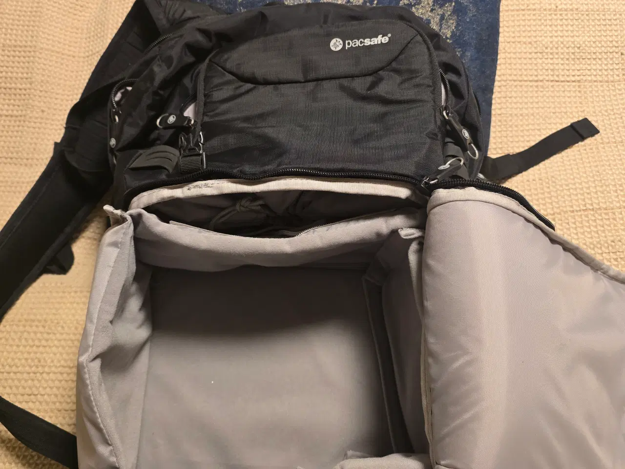 Billede 9 -  Sort Packsafe rygsæk