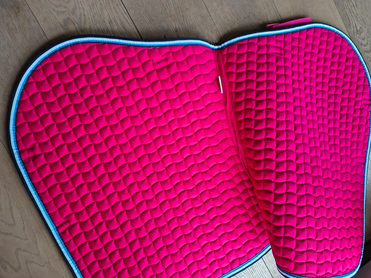 Billede 3 - Eskadron sadelunderlag - aldrig brugt 