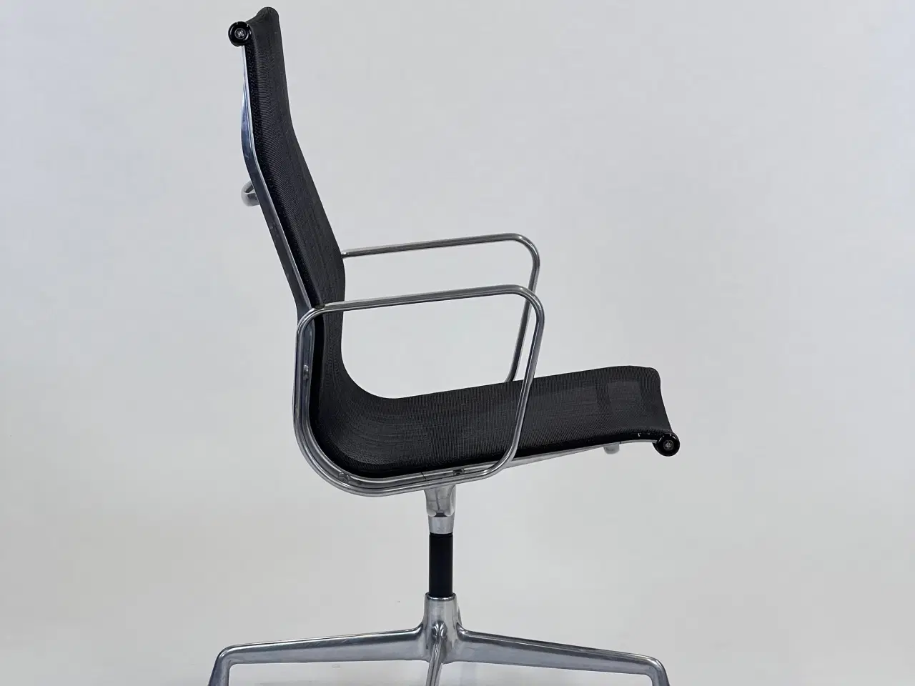 Billede 5 - Charles Eames Ea-112 chair - black mesh