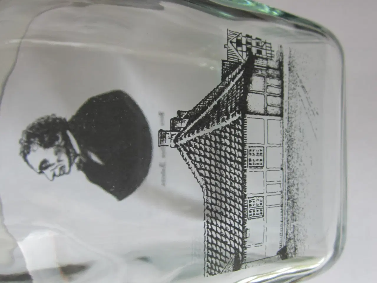 Billede 3 - H.C. Andersen karaffel. HCA med bolig.