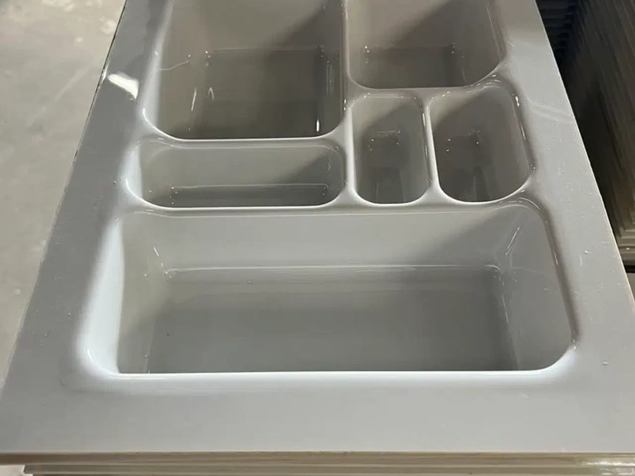 Billede 4 - Diverse bestik bakker med ca. mål