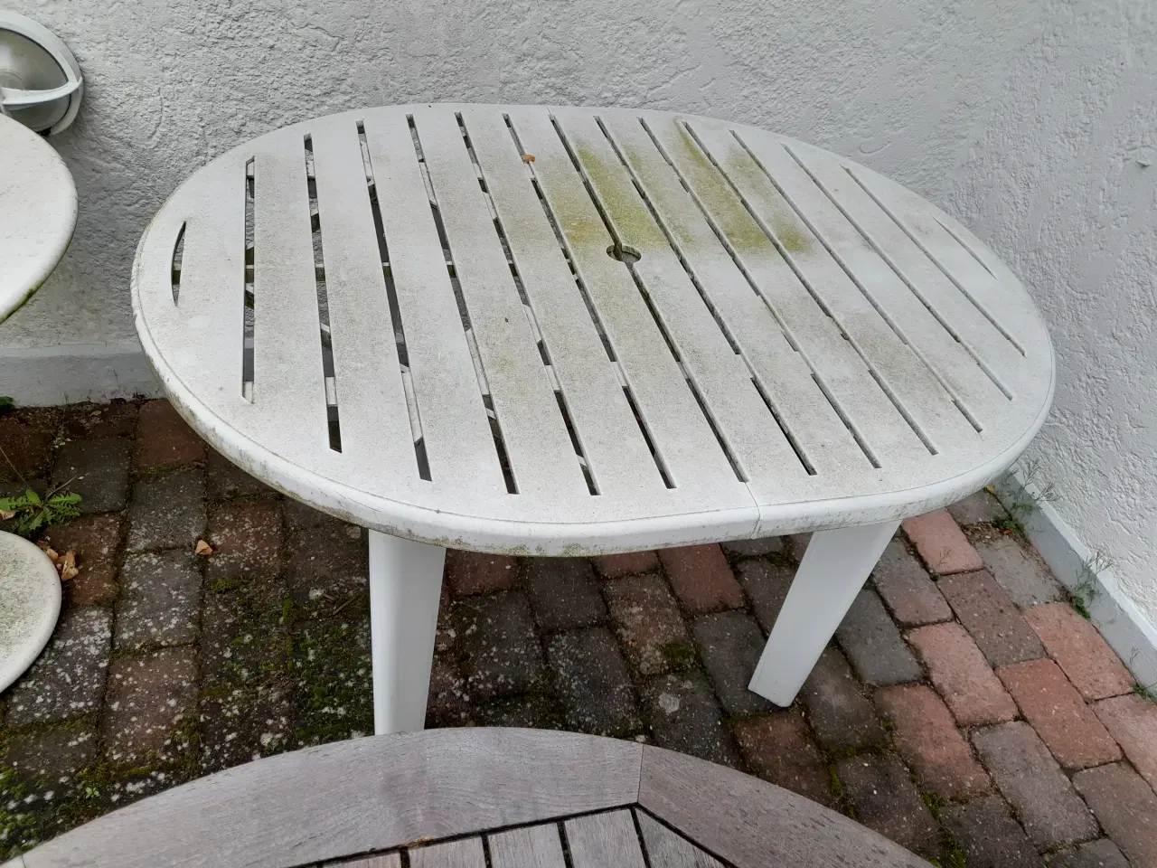 Billede 4 - To haveborde, hvide