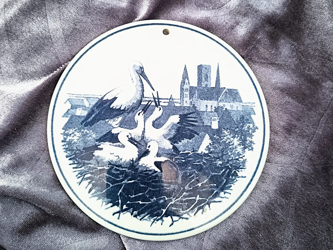 Billede 1 - Royal Copenhagen Fajance vægplade med storkerede