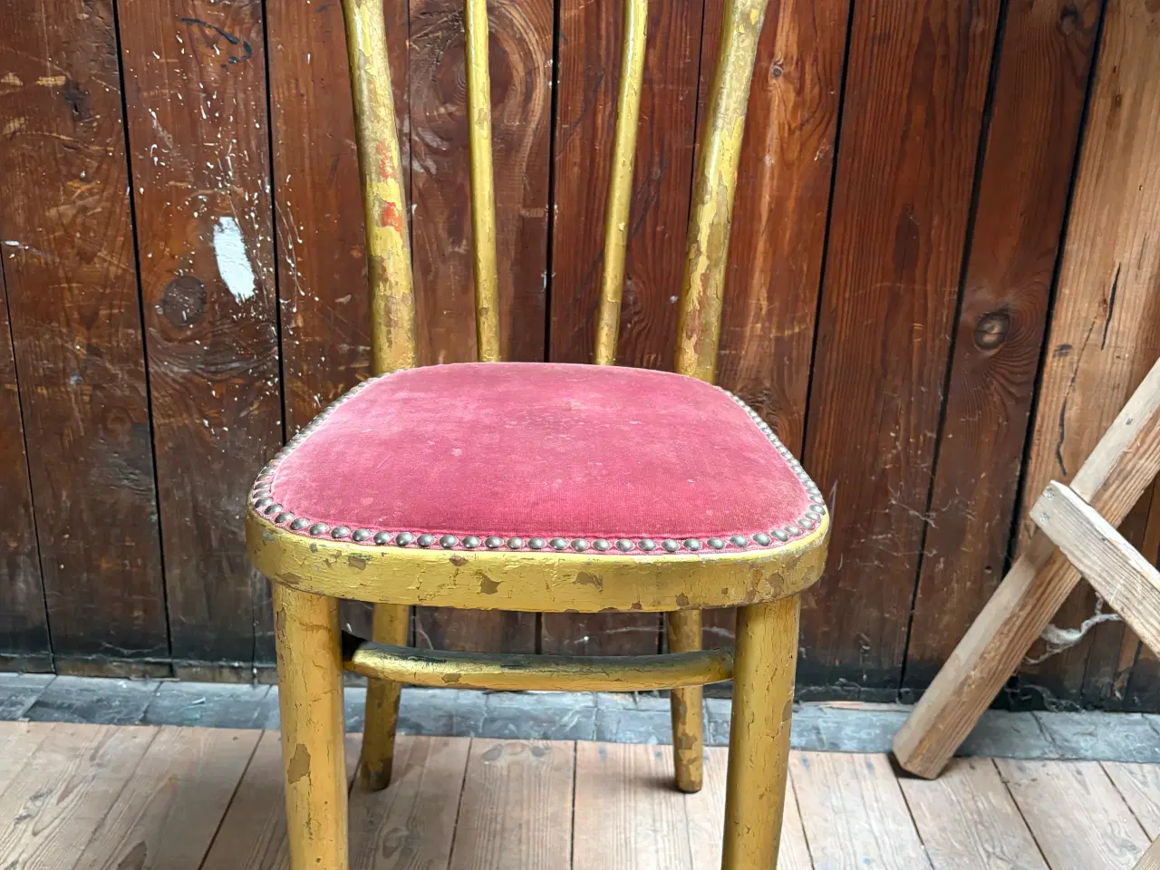 Billede 1 - 5 gamle café stole til en gør-det-selv-type