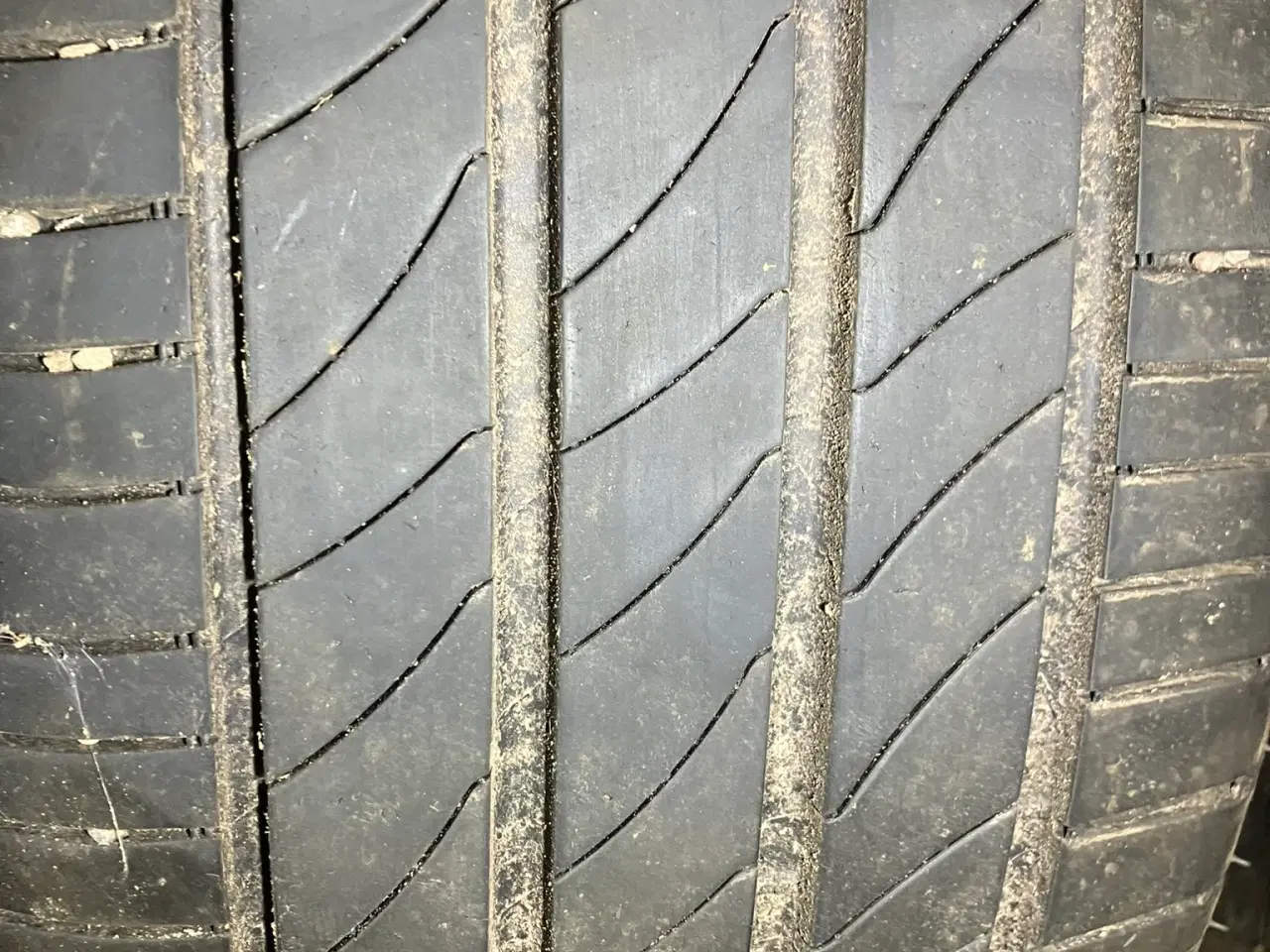 Billede 1 - 235/50-18 Michelin