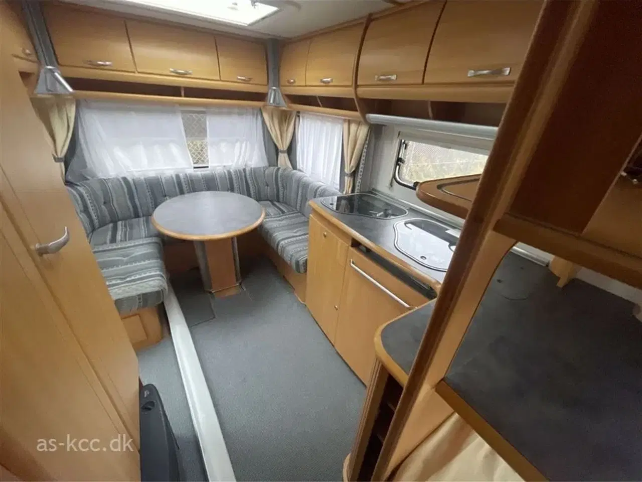 Billede 10 - 2005 - LMC Münsterland 475 RD Lmc Münsterland 475 RD årg. 2005 Med ny mover fra 2024 og markise, tæpper i vognen. 4 sovepladser, 5 siddepladser.