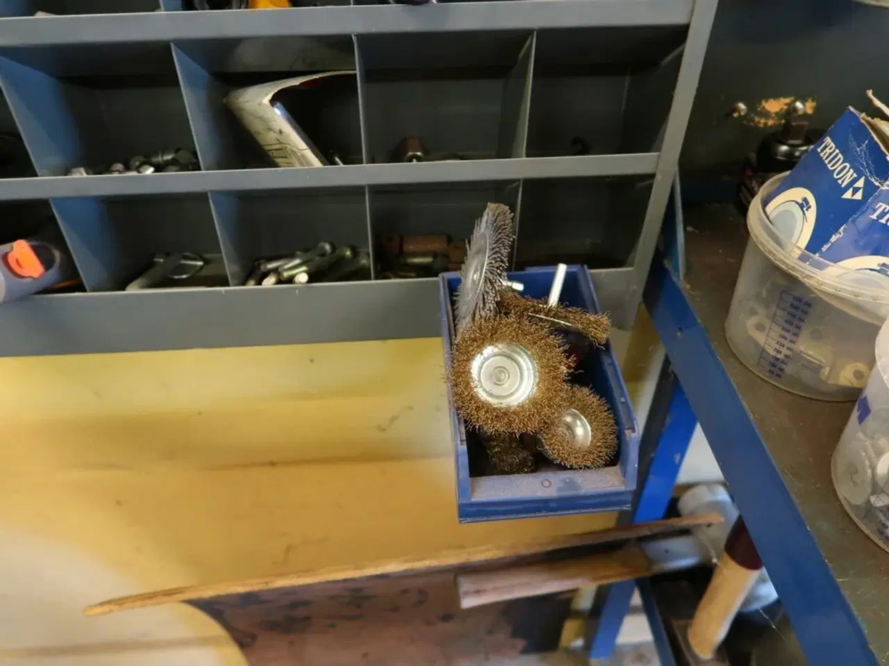 Billede 4 - Sortimentsreol med div. Reservedele