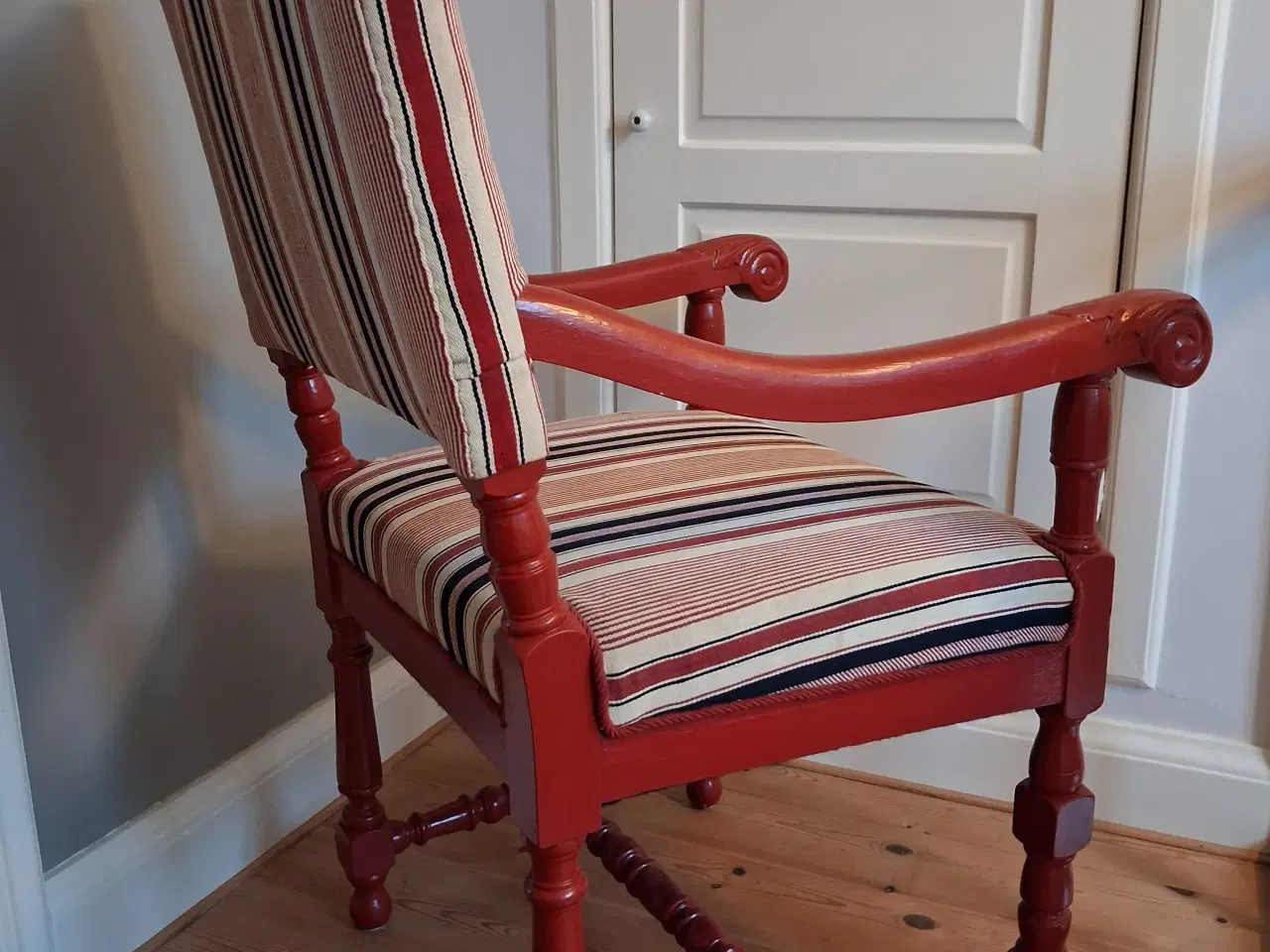 Billede 2 - Stole med armlæn, barnestole, fodskammel