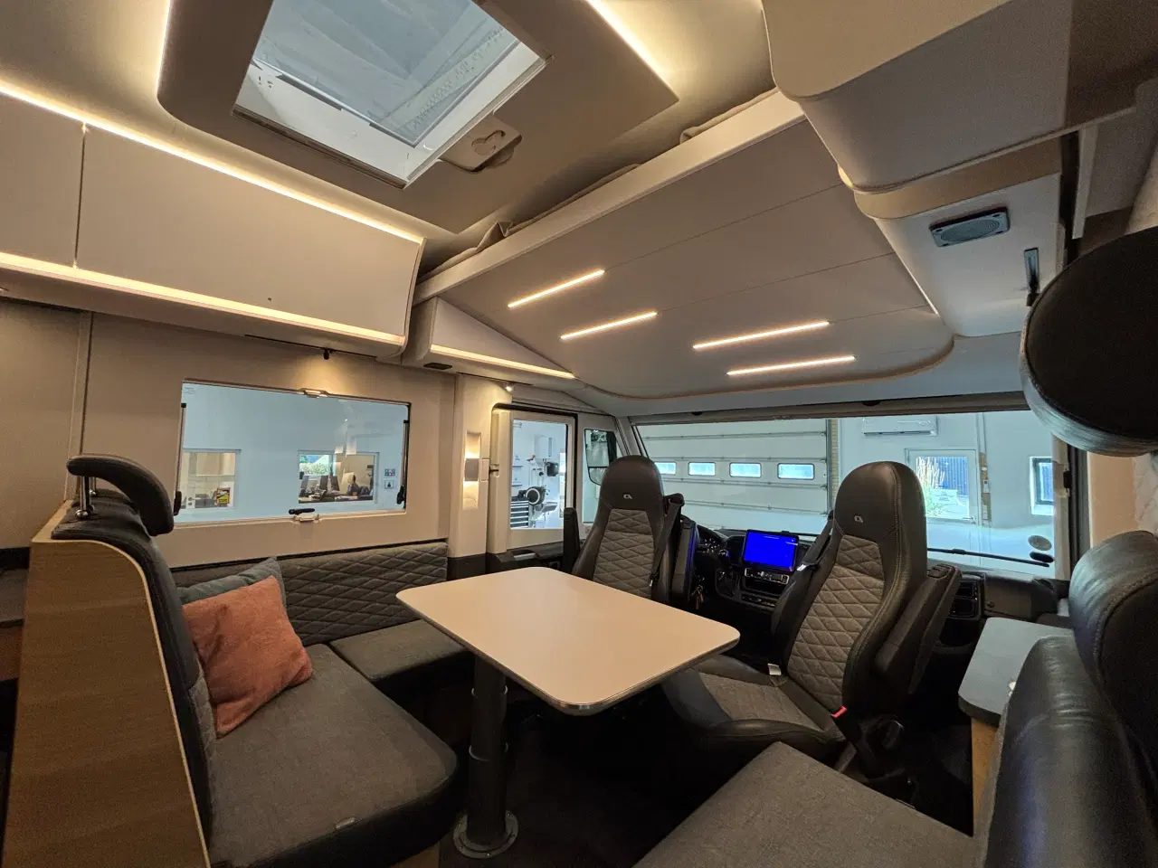 Billede 8 - Autocamper til salg - Adria Sonic I 700 SL Plus