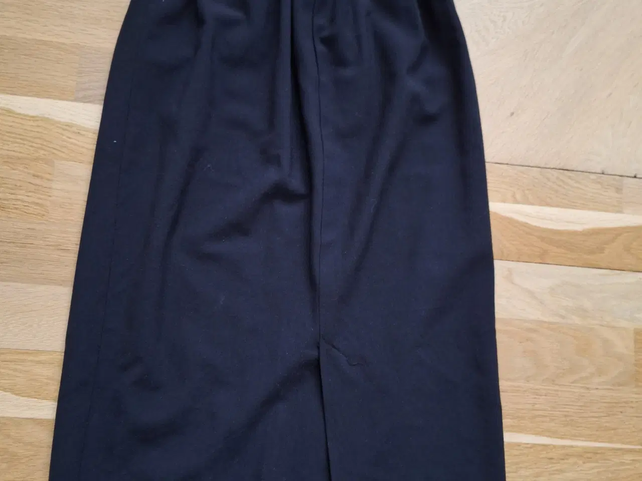 Billede 4 - Nederdel 