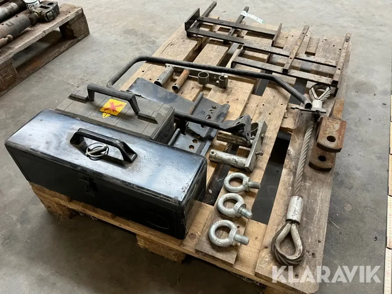 Billede 2 - John Deere værktøjskasse og øvrigt