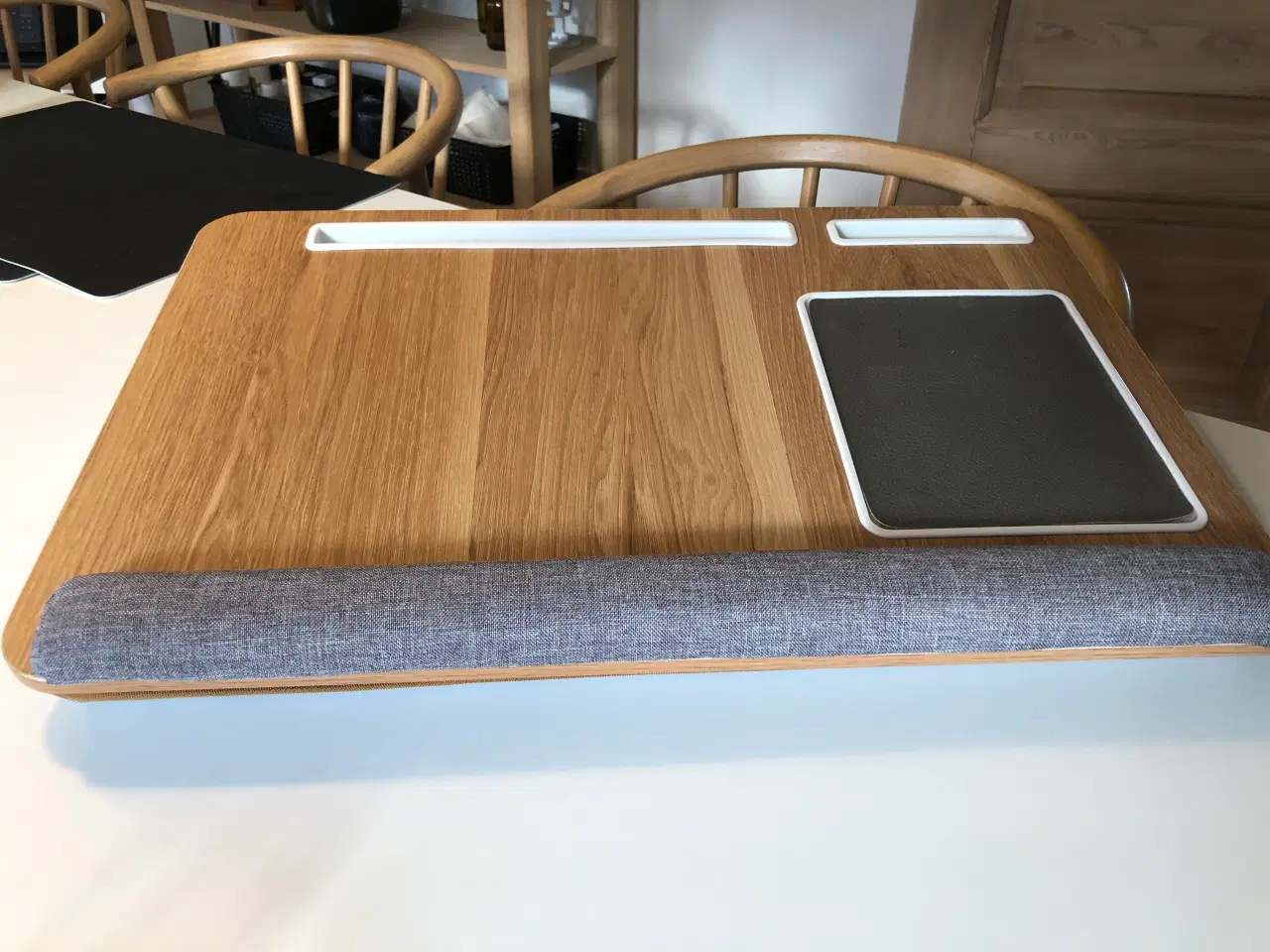 Billede 2 - Laptop bord til knæet, perfekt til bilturen