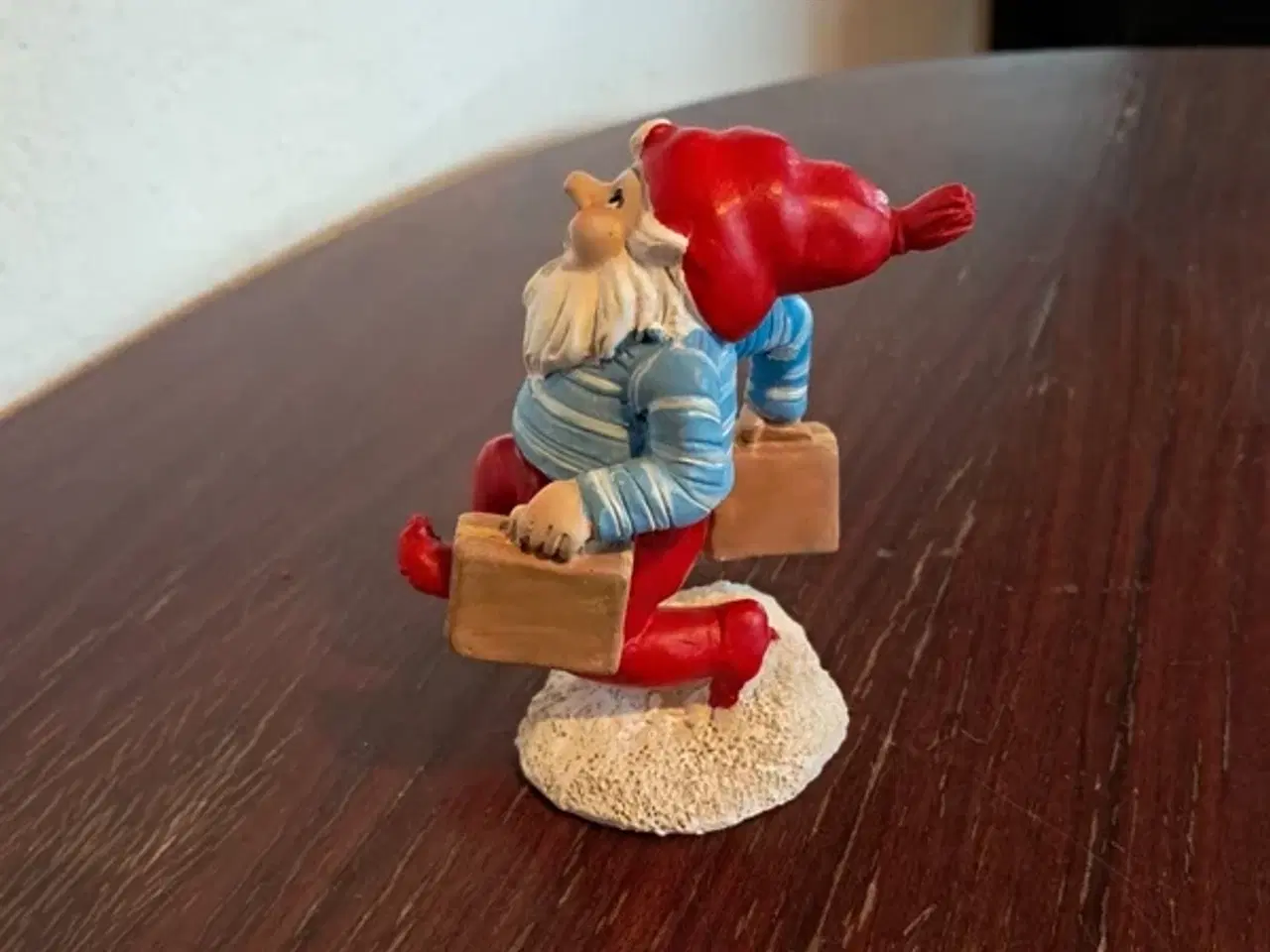 Billede 2 - Nisse med kufferter