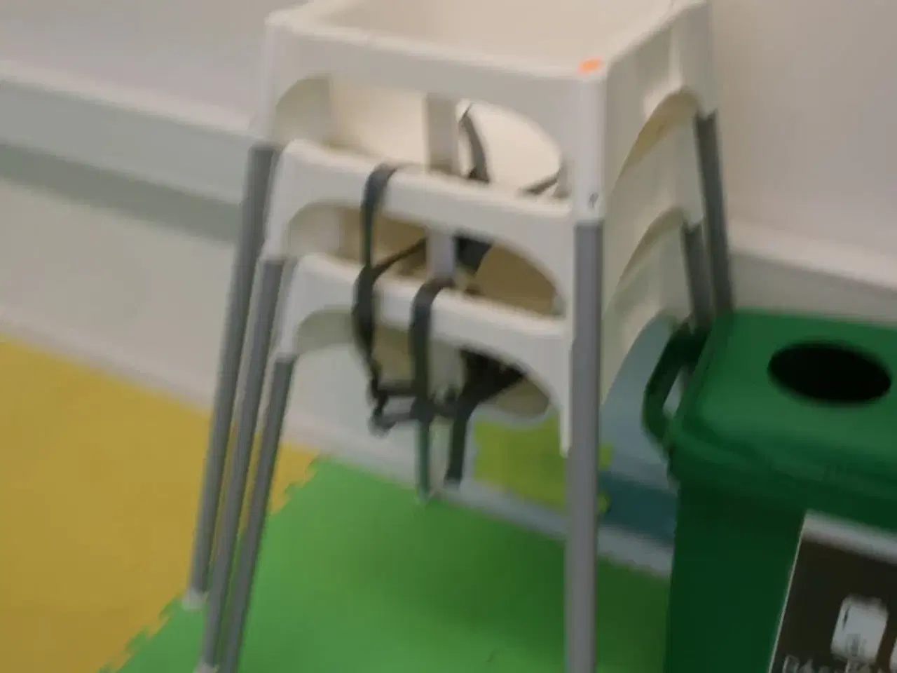 Billede 5 - Displaykøleskab SIMFER 20D385MC samt affaldsspande og 3 stk. højstole