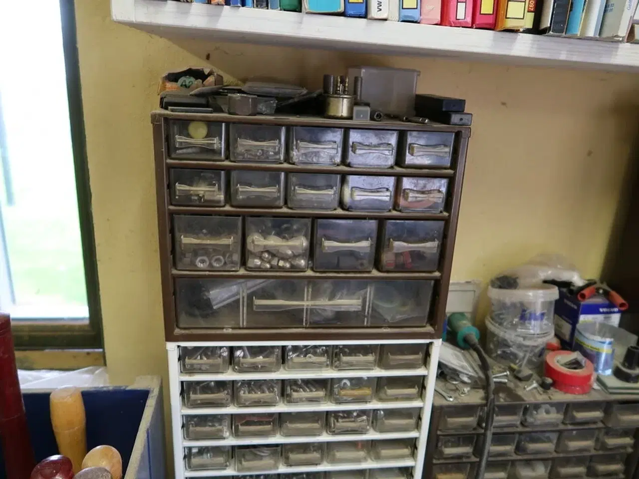 Billede 3 - Div. Plejemidler, skruer, møtrikker, racerbiler m.m.