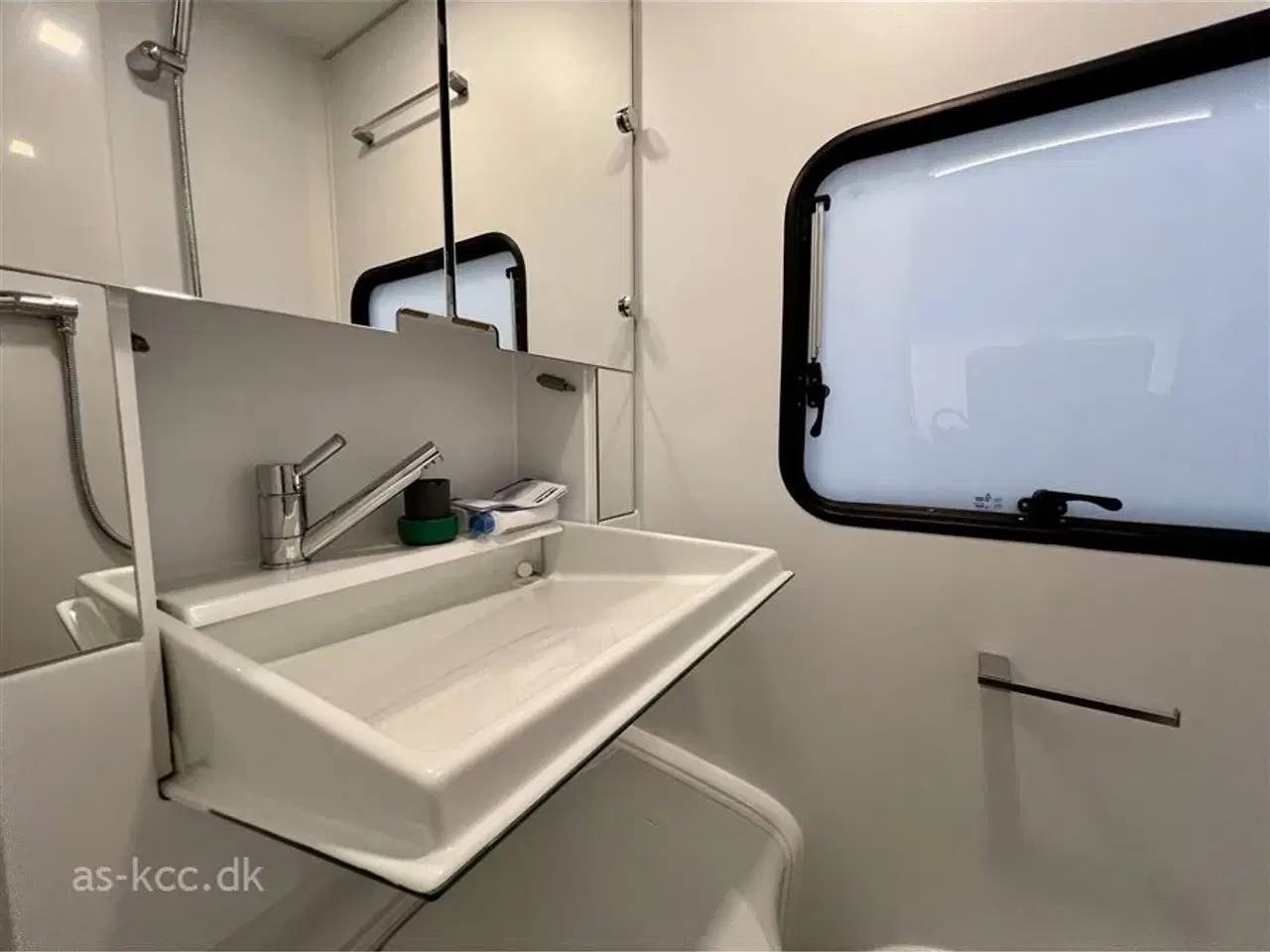 Billede 32 - 2025 - Adria Altea 502 UL Kampagne   Adria Altea 502 UL årg. 2025 5 Sovepladser, 4 Siddepladser 60 Selection jubilæumsmodel  med meget udstyr.