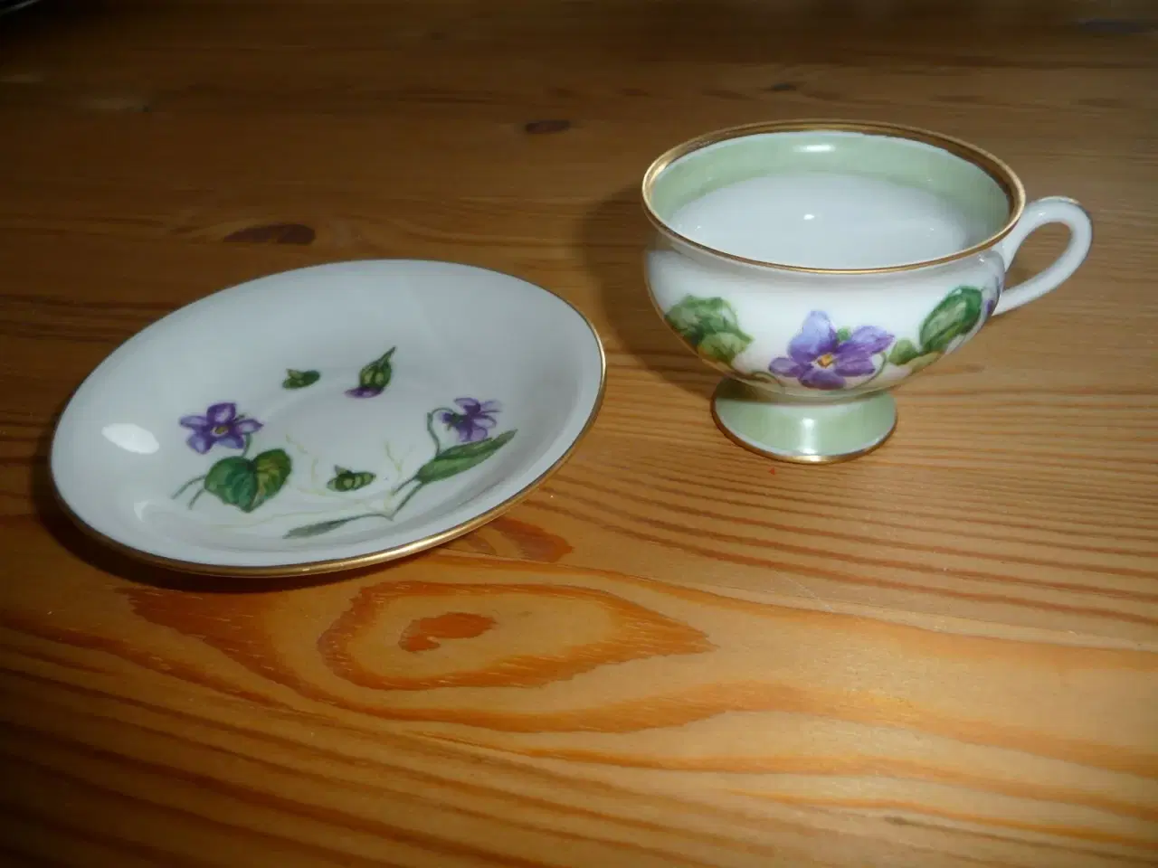 Billede 2 - mokka kop med violer