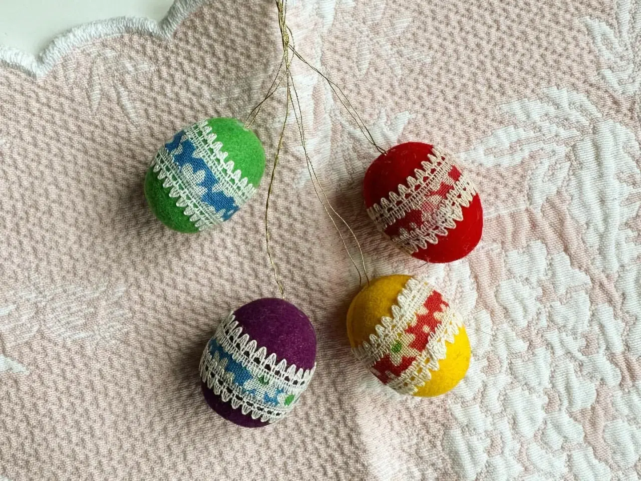 Billede 3 - Farverige æg m blomstret bort, 4 stk samlet