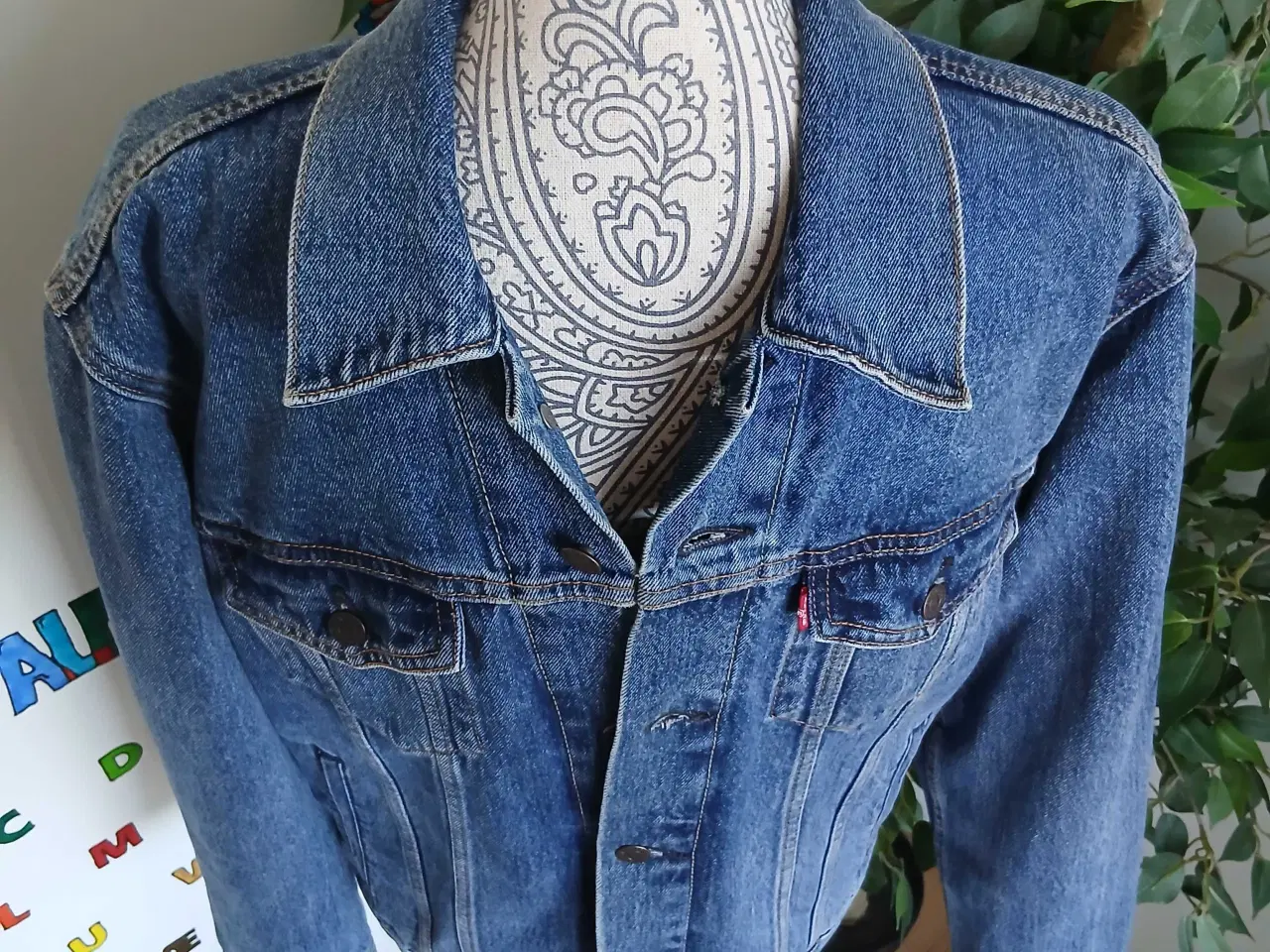 Billede 2 - Levi's jakke. Medium 