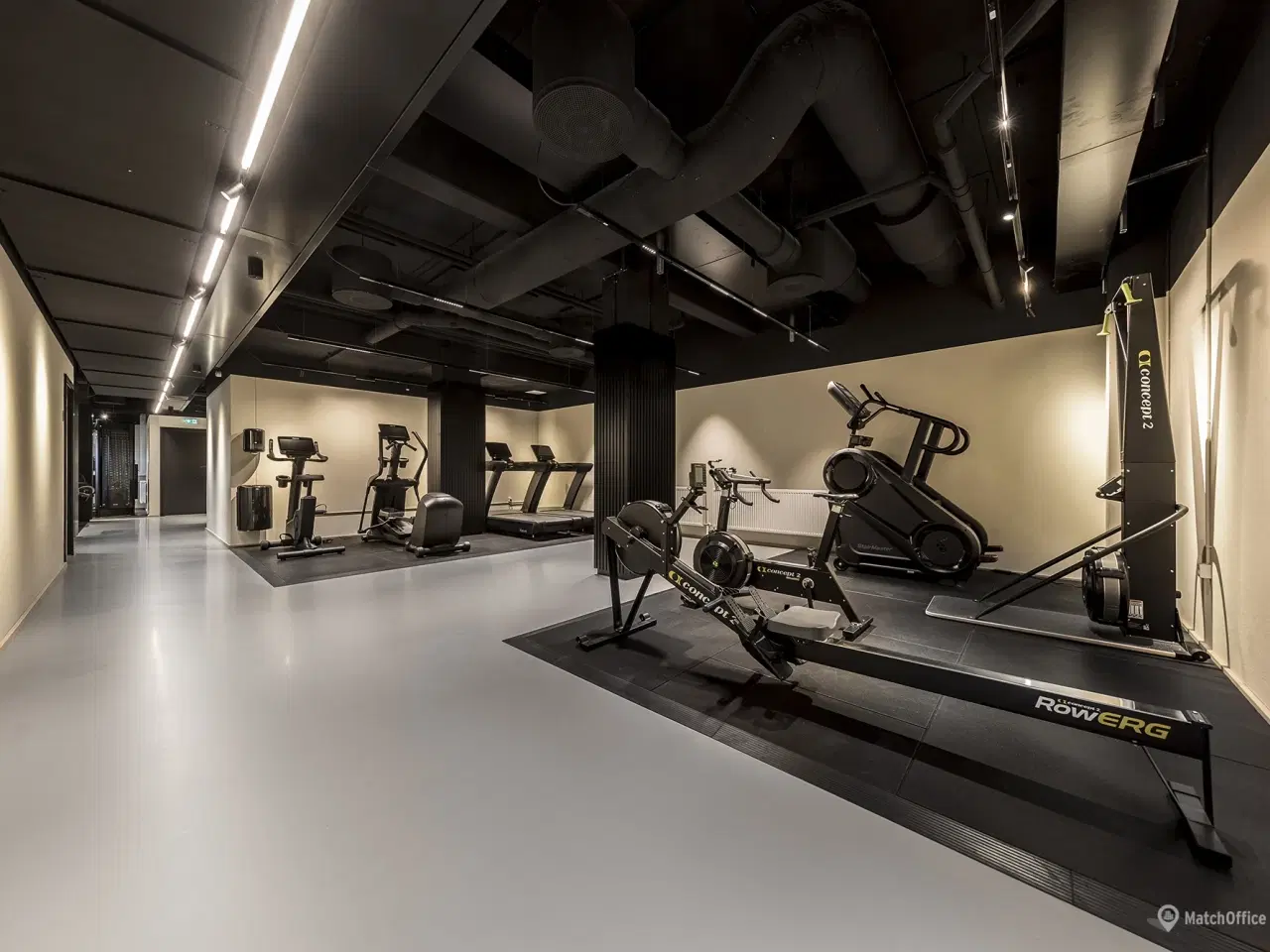 Billede 14 - Tageetage - usædvanligt kontor og/eller showroom - fælles kantine og fitness