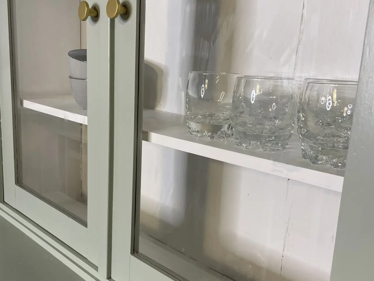 Billede 3 - Smukt vitrineskab