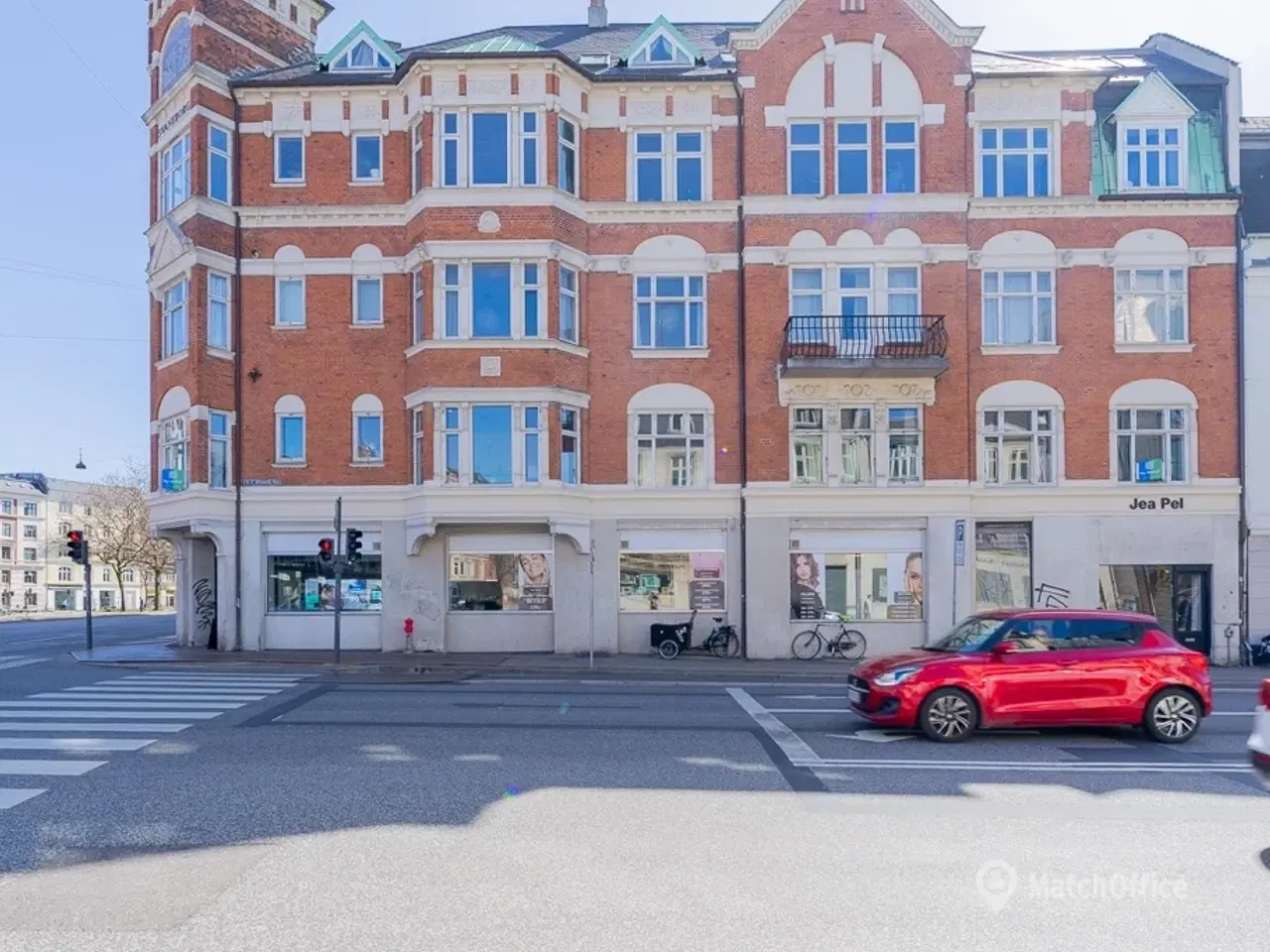 Billede 13 - UDLEJES: Stort og veleksponeret butikslejemål på hjørnet af Åboulevard og H.C. Ørsteds Vej