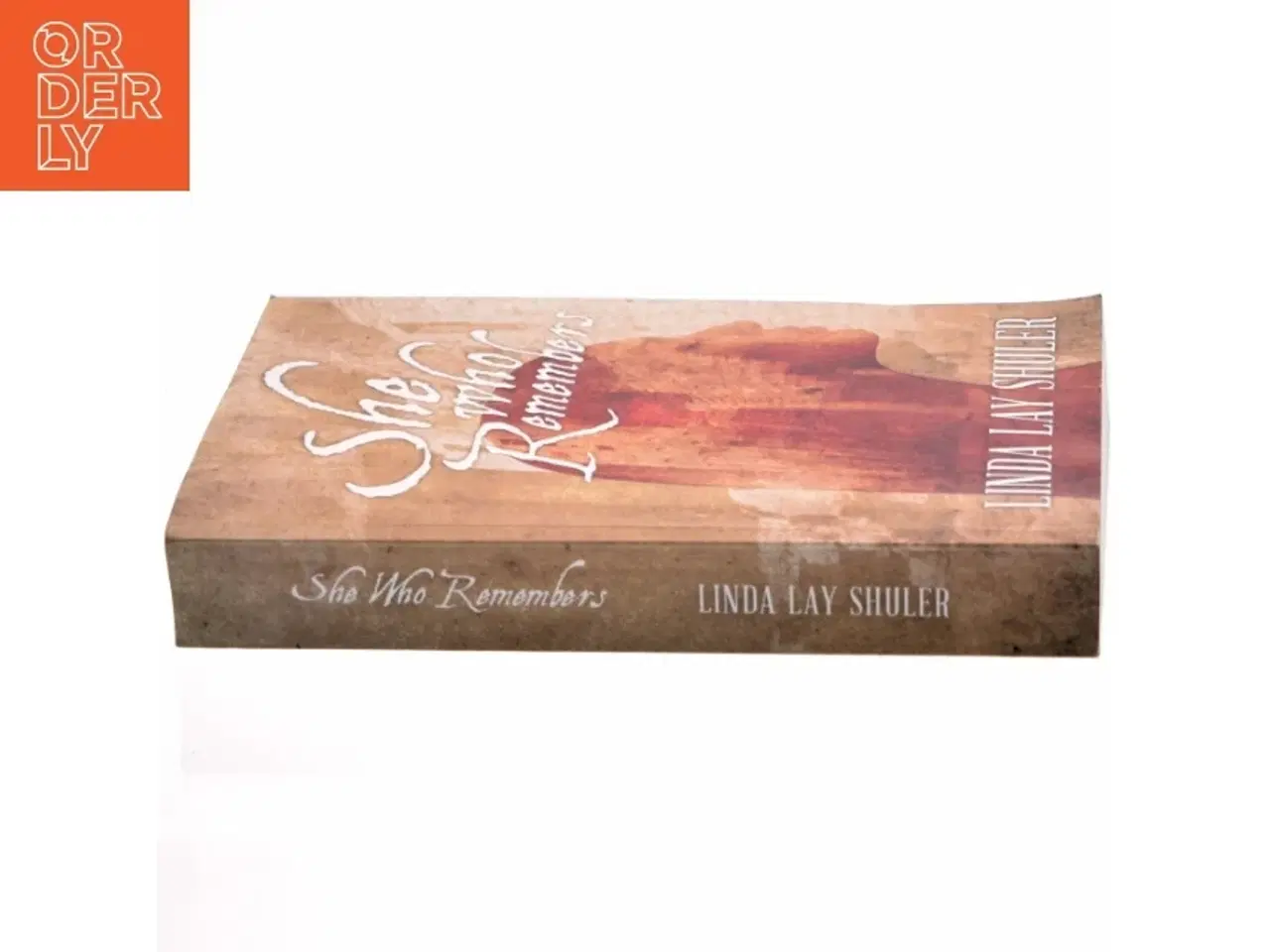 Billede 2 - She Who Remembers af Linda Lay Shuler (Bog)