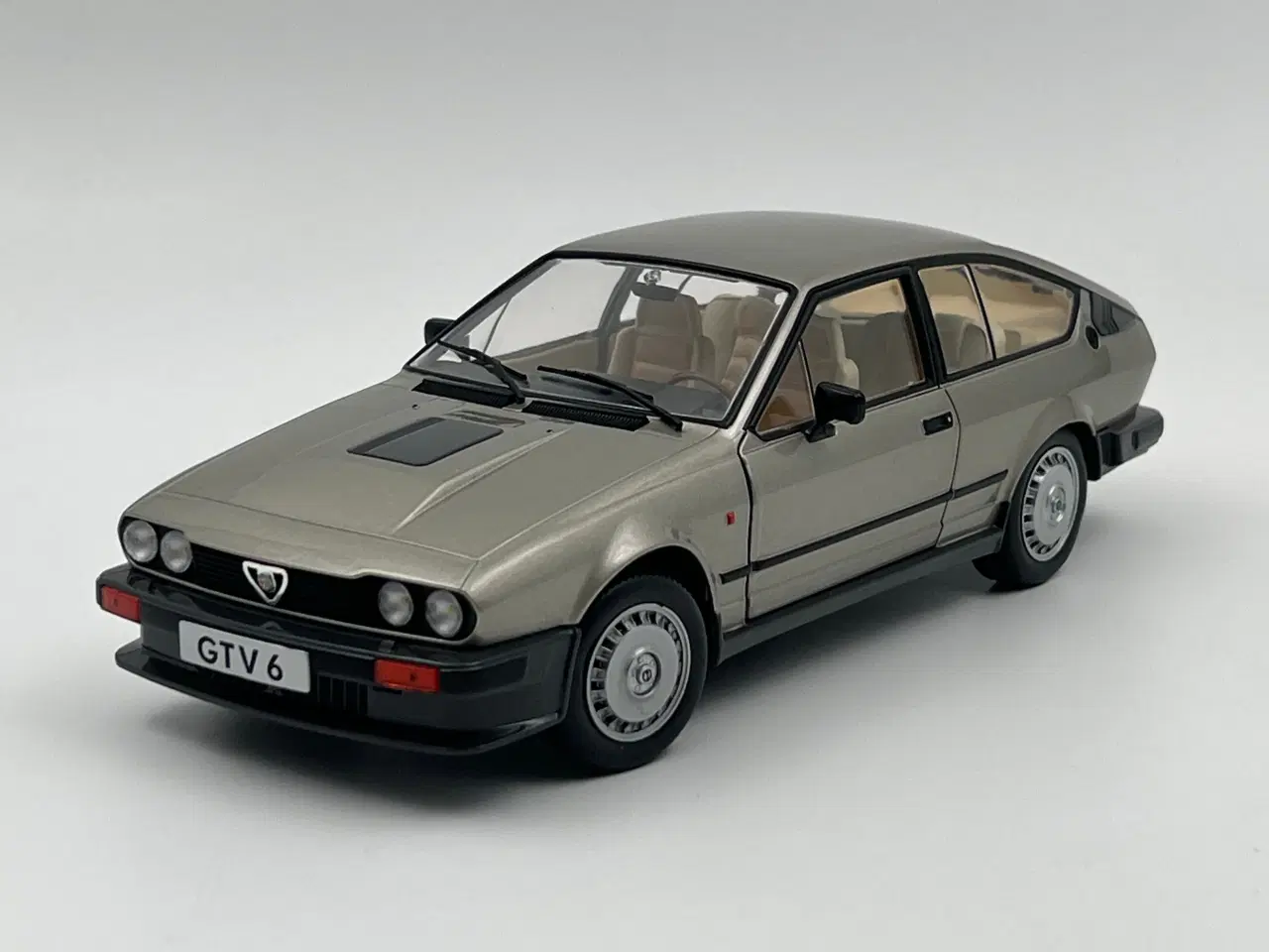 Billede 1 - 1984 Alfa Romeo GTV V6 - 1:18