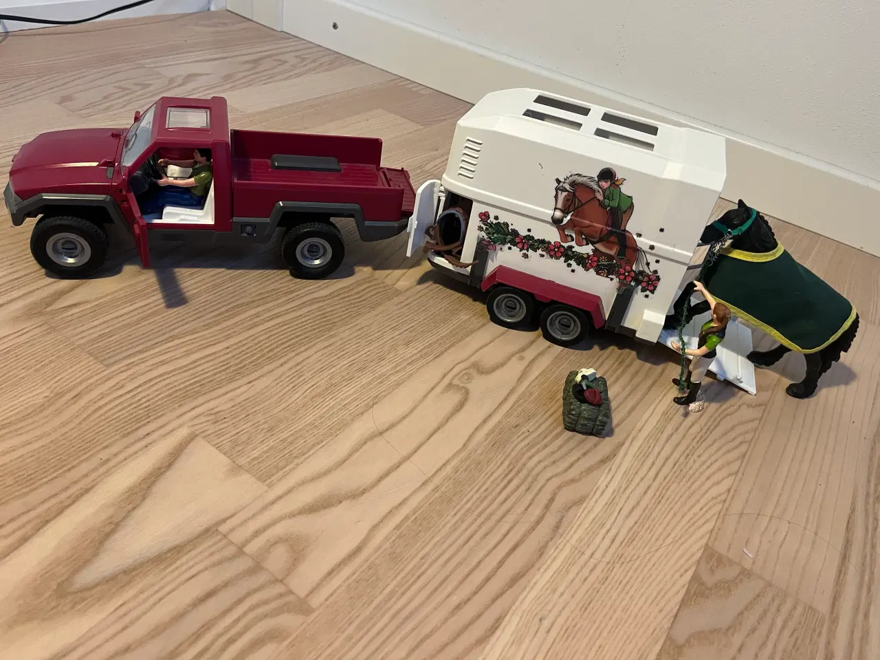 Billede 1 - Schleich hestetrailer og bil 