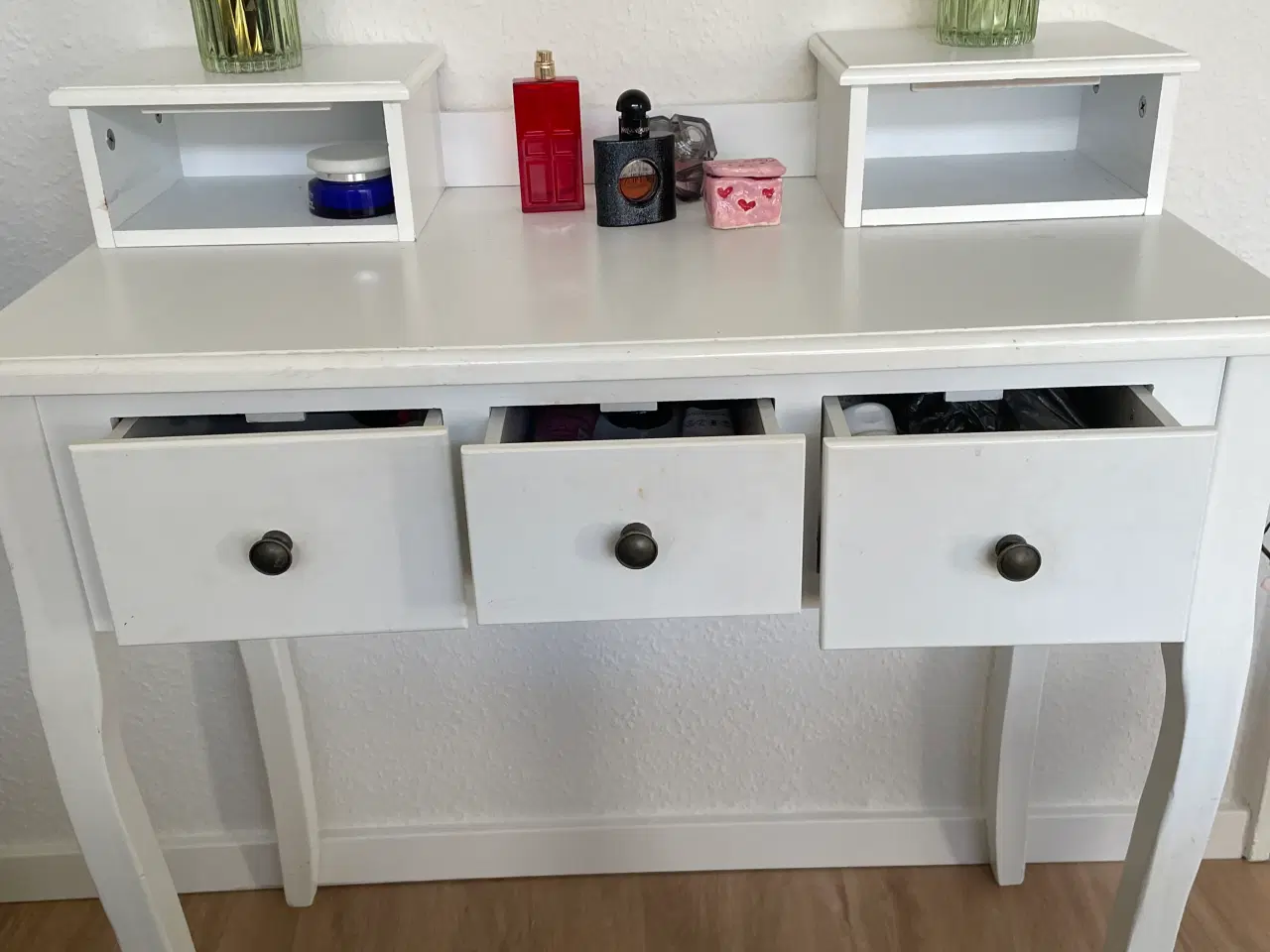 Billede 1 - Pyntebord til teenager