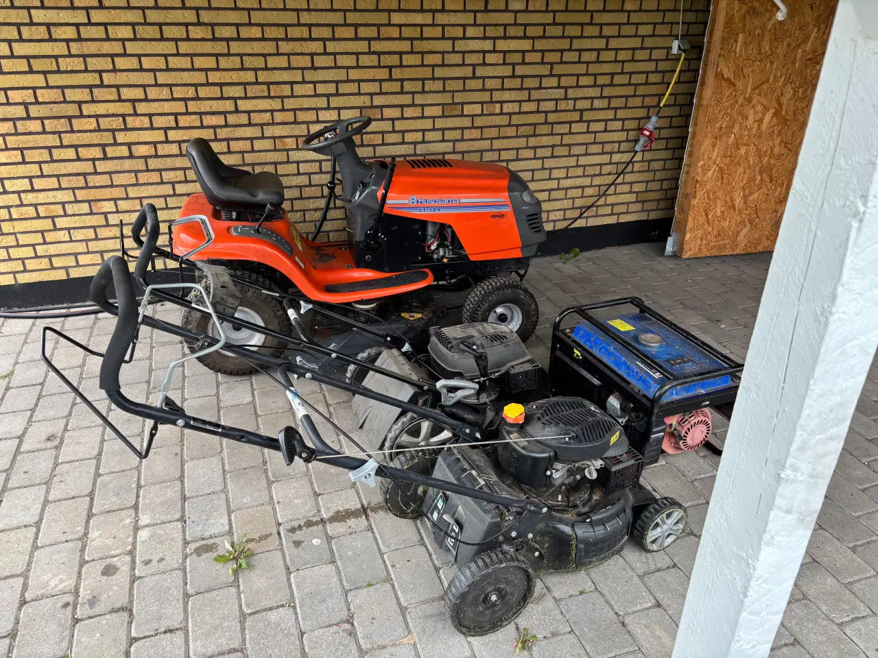 Billede 6 - 1 Havetraktor, 2 plæneklippere og en generator 