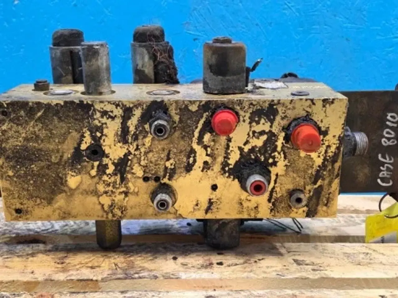 Billede 5 - Case 8010 Hydraulikventil 87109742