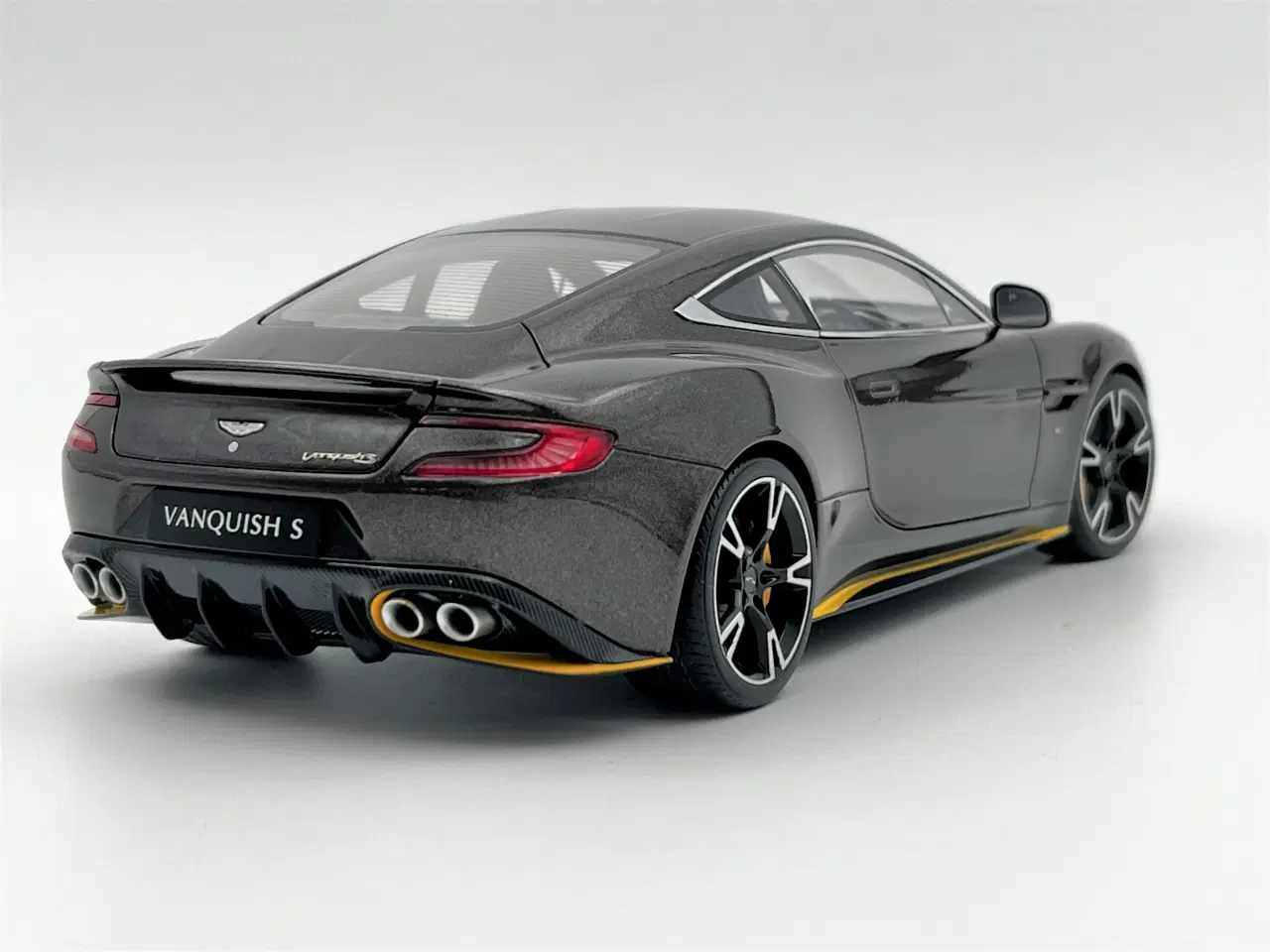 Billede 4 - 2017 Aston Martin Vanquish S AUTOart - 1:18 