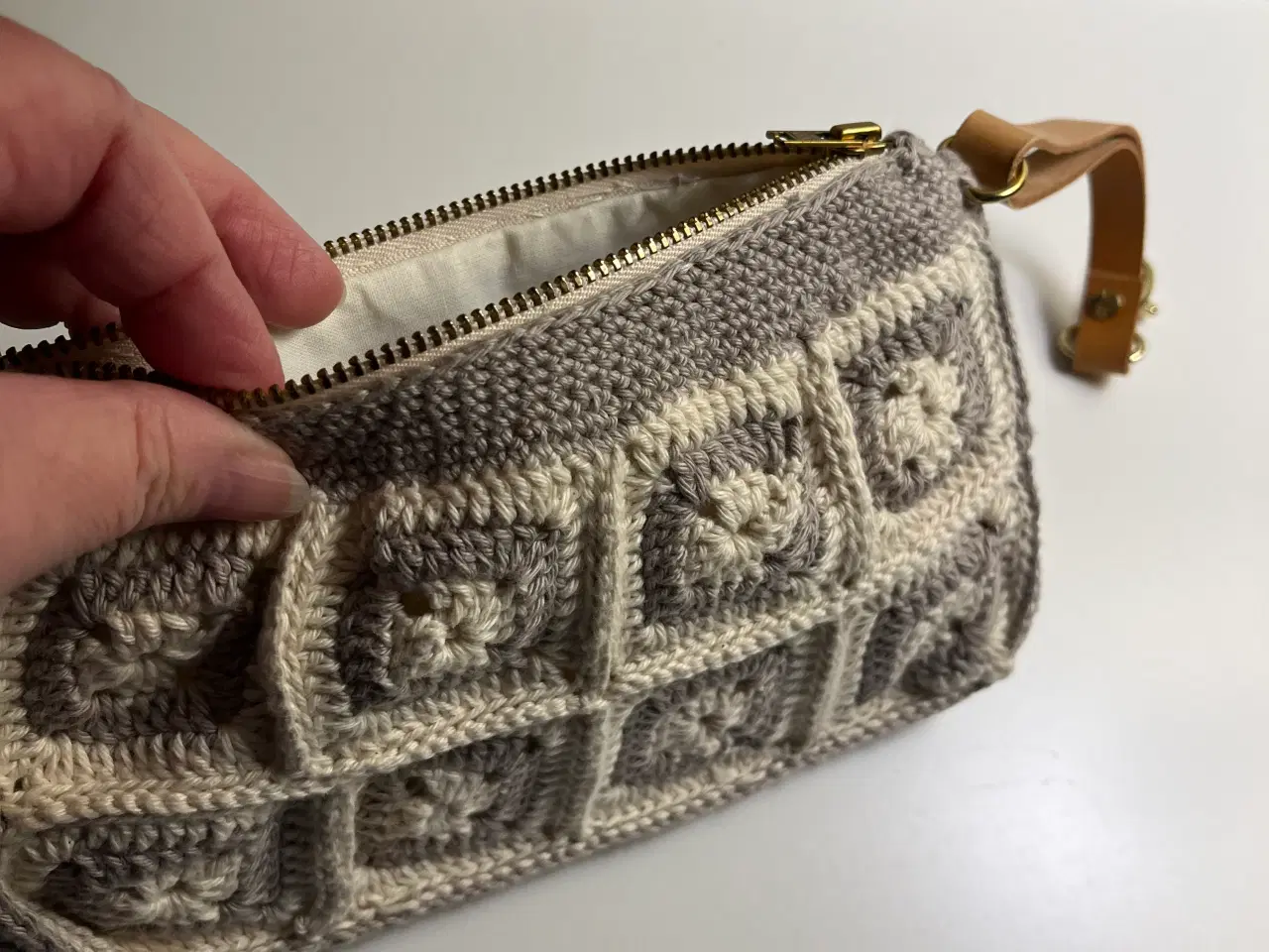 Billede 3 - Clutch med for og håndledsrem