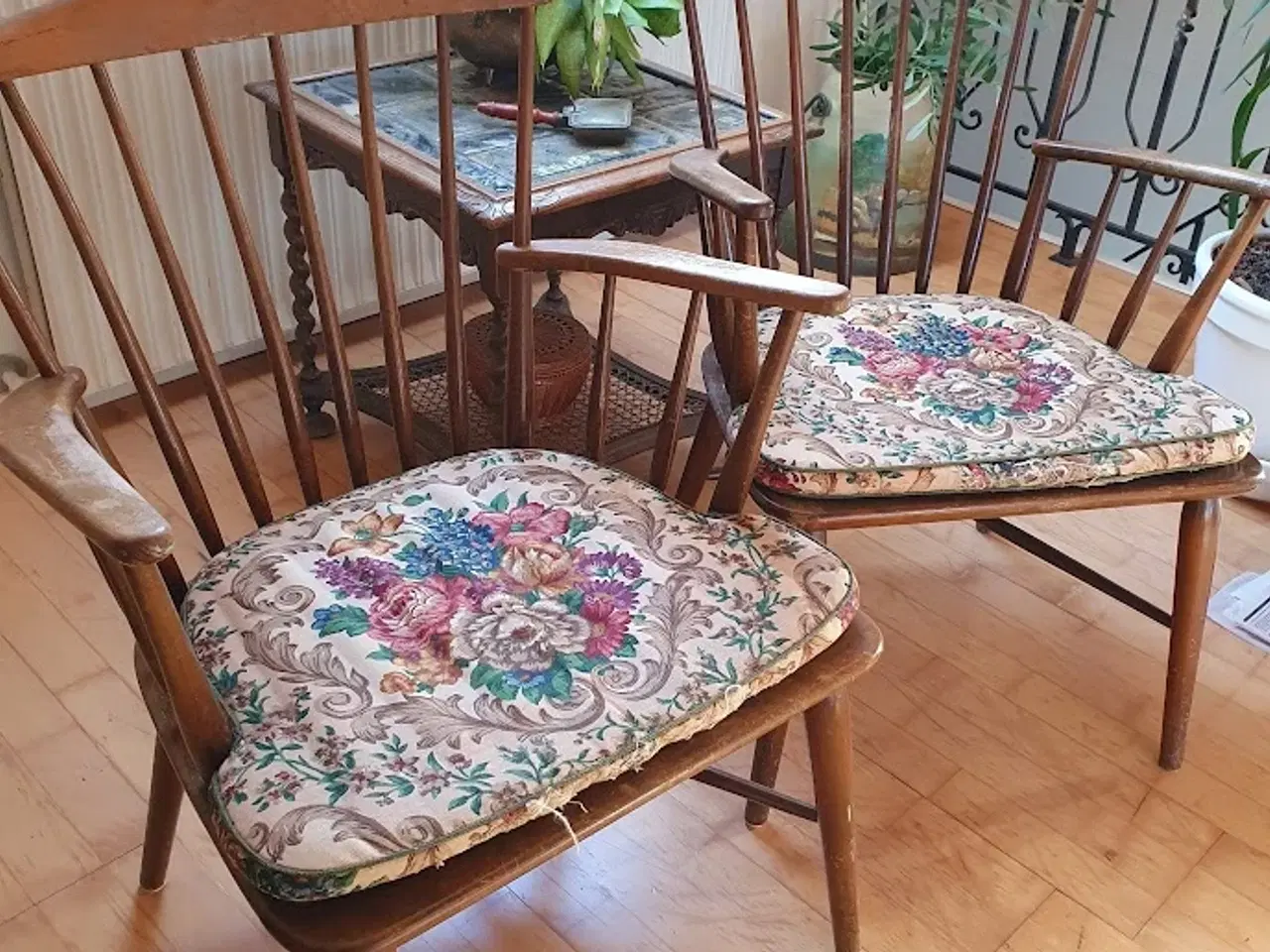 Billede 2 - Retro pindestole i lakeret træ, 2 stk. 