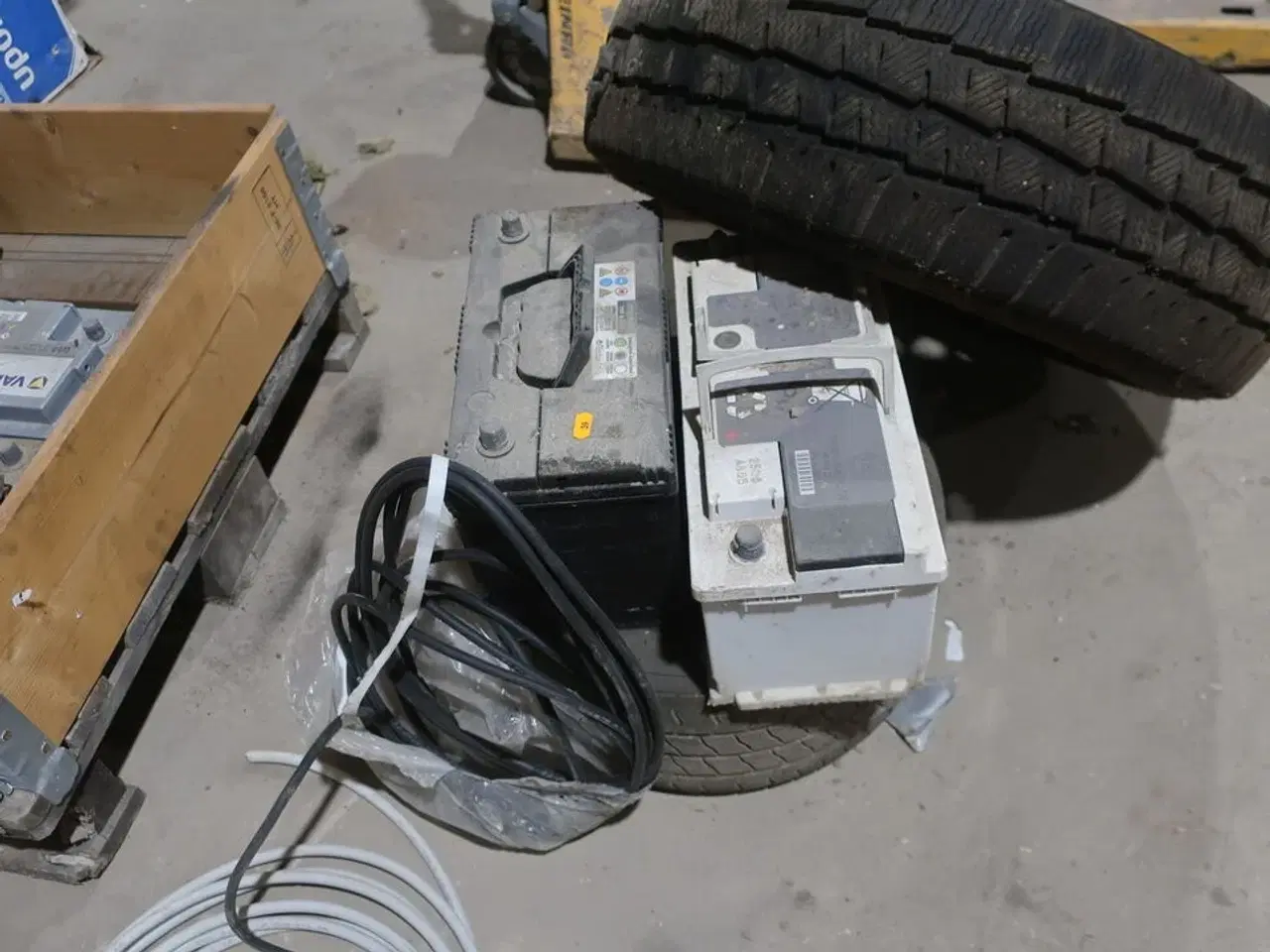 Billede 3 - Div. Batterier, støvsuger, varelager m.m.