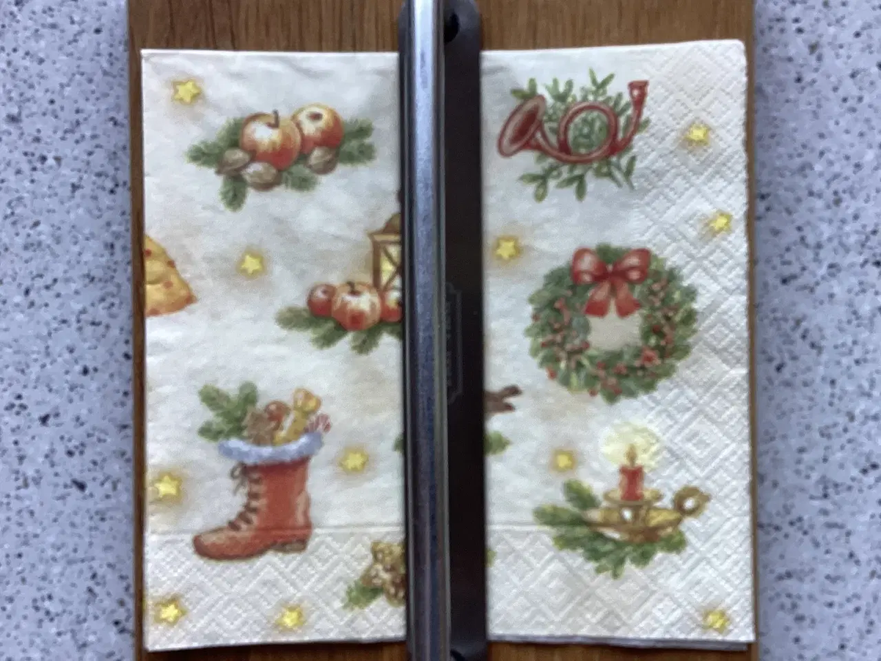 Billede 4 - Trip Trap Servietholder i træ med metalhåndtag.