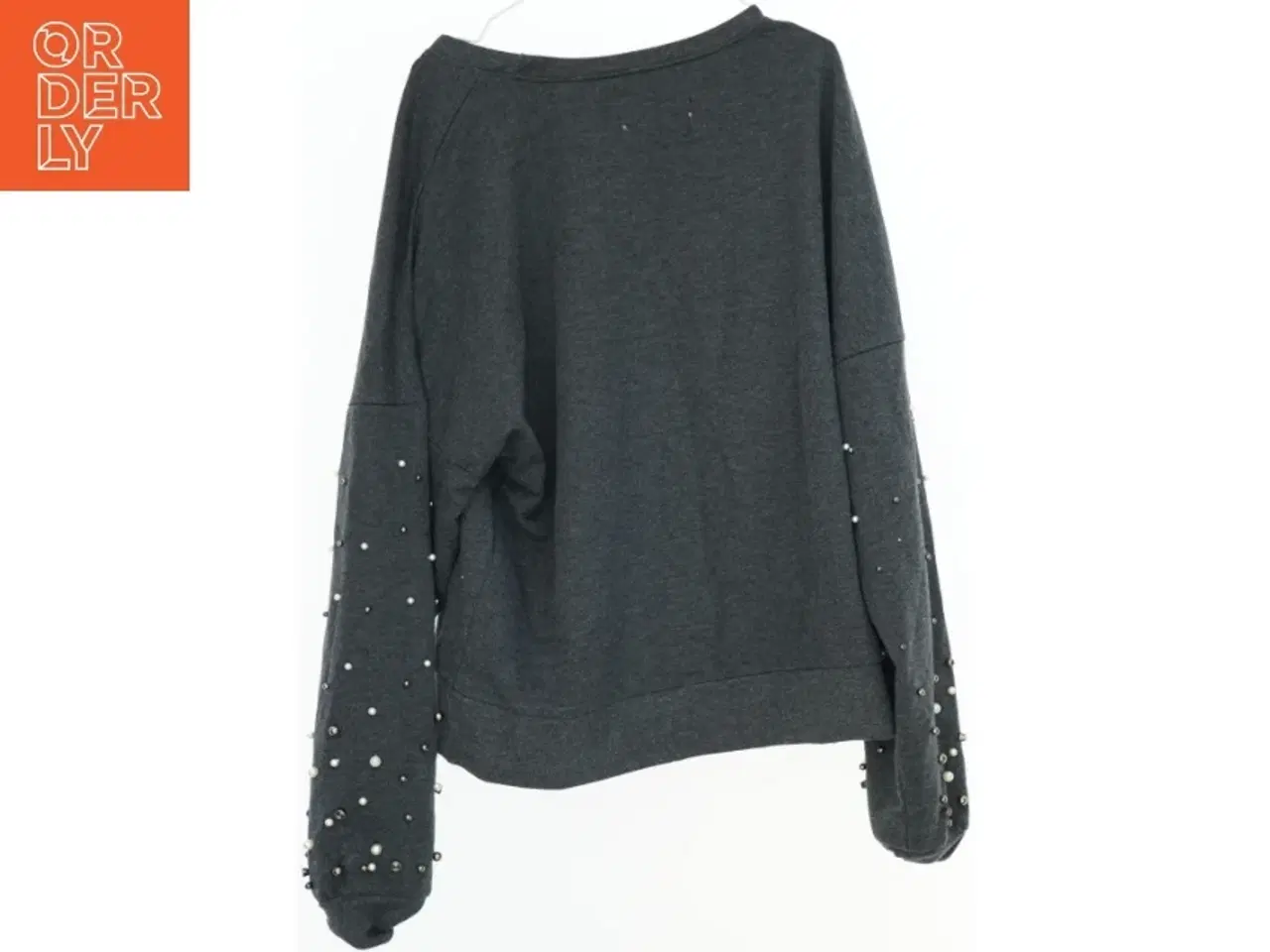 Billede 2 - Grå sweatshirt med perler fra emoi (str. S)