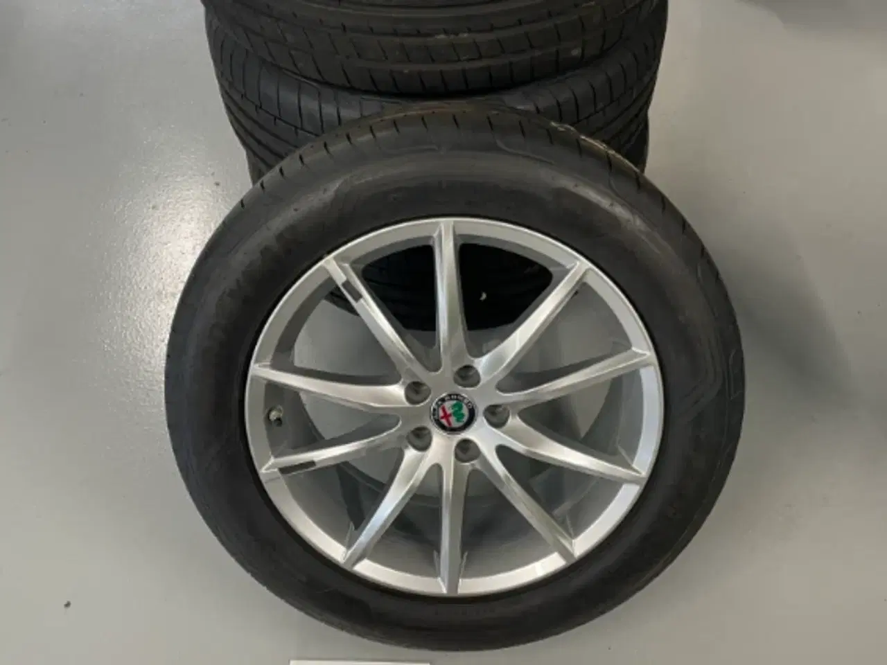 Billede 1 - HELT NY Alfa romeo 19" fælge ink. goodyear dæk