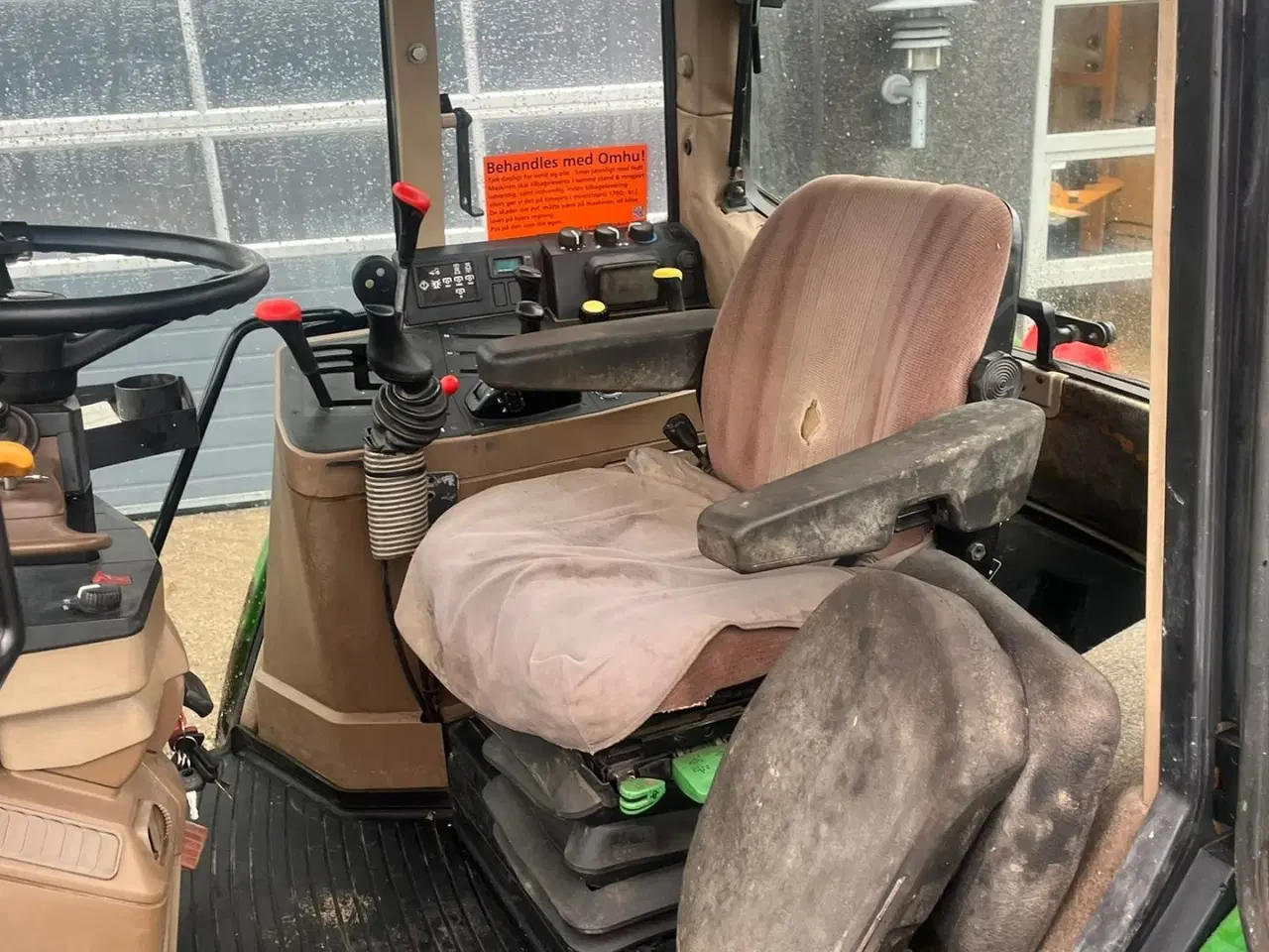 Billede 5 - John Deere 6506 Med frontlæsser og vendegear ved rattet samt nye fordæk