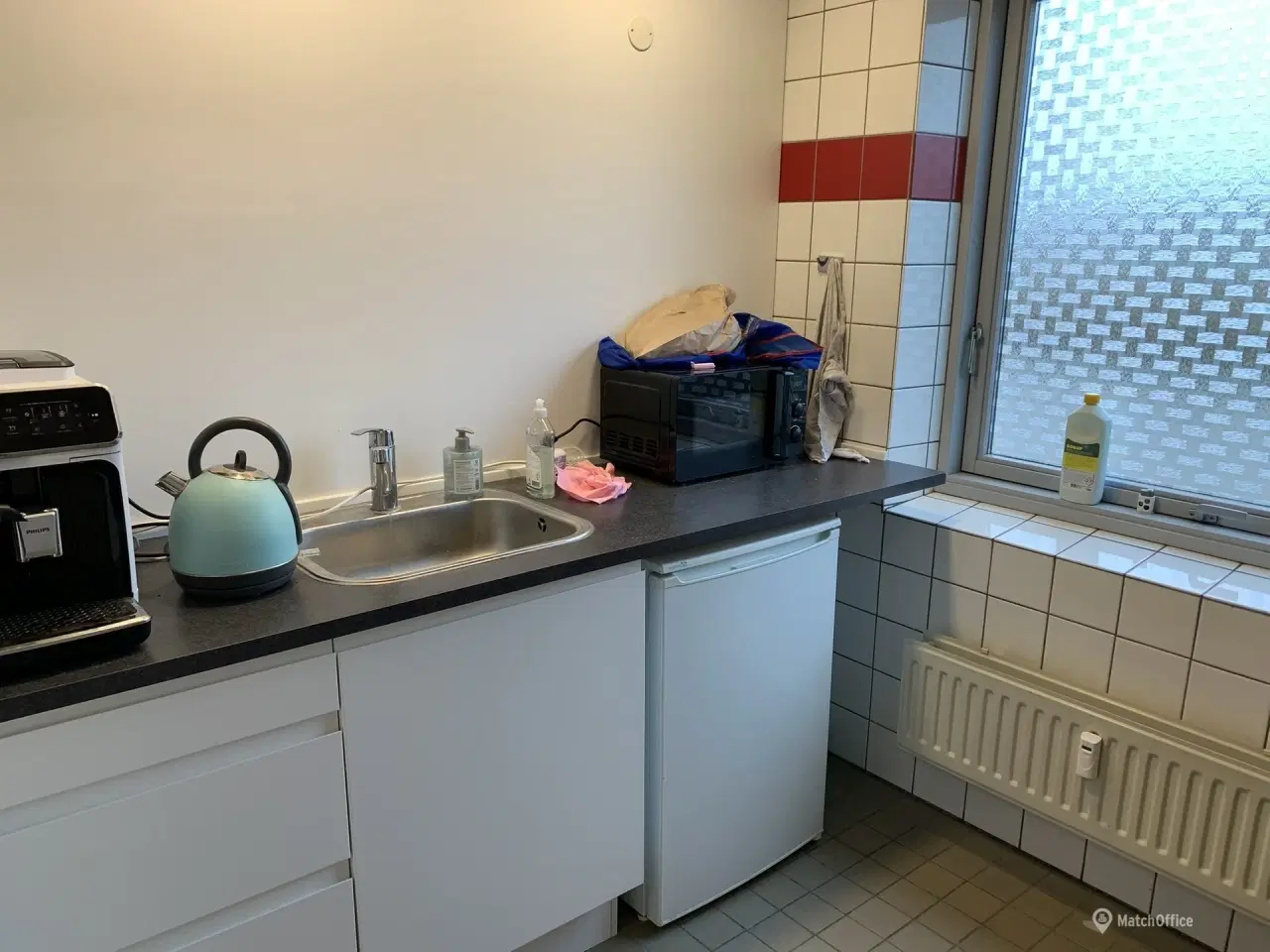 Billede 10 - Højloftet lager. showroom med port samt stort kontor