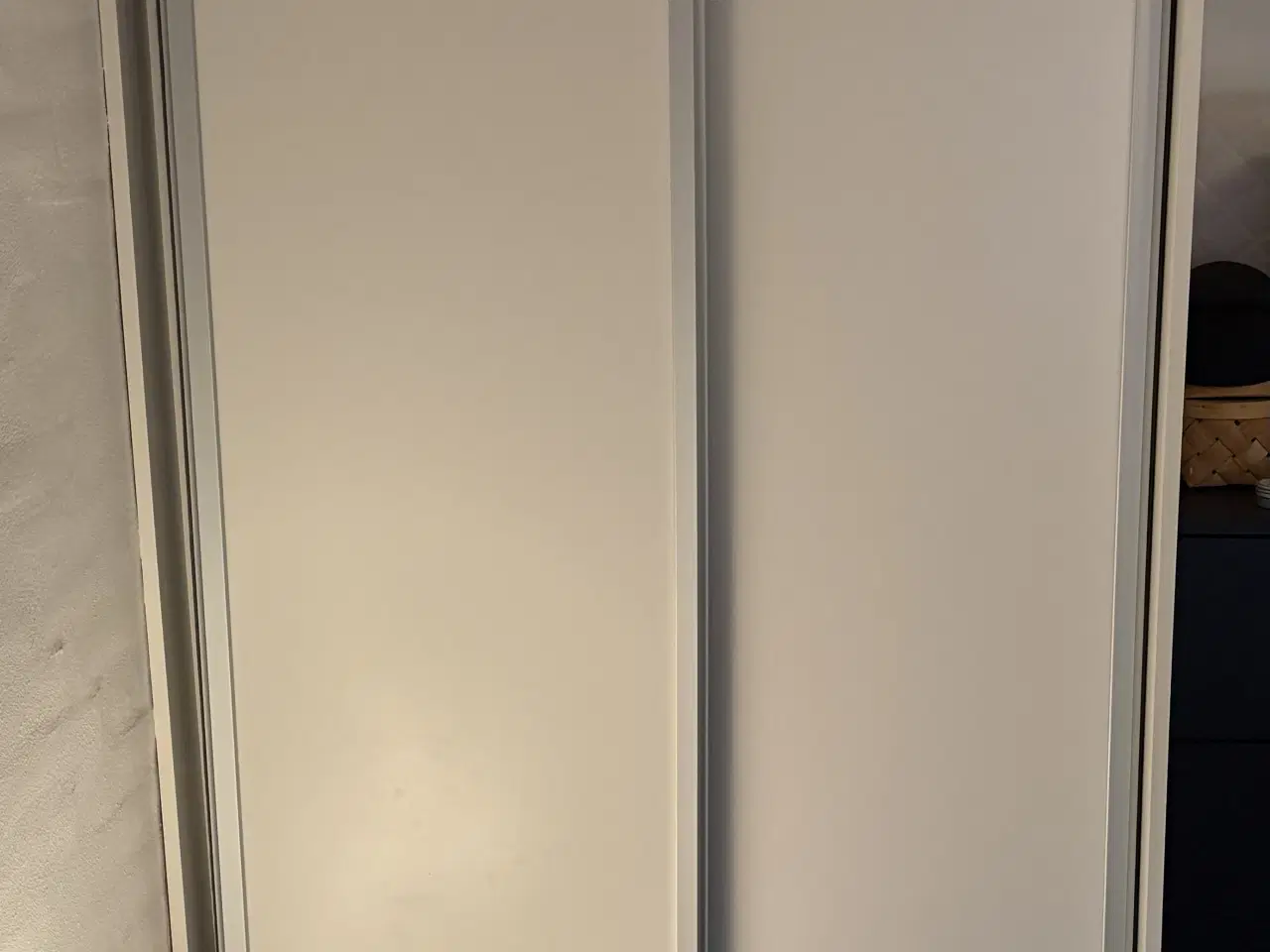 Billede 1 - Garderobeskab med skydelåger