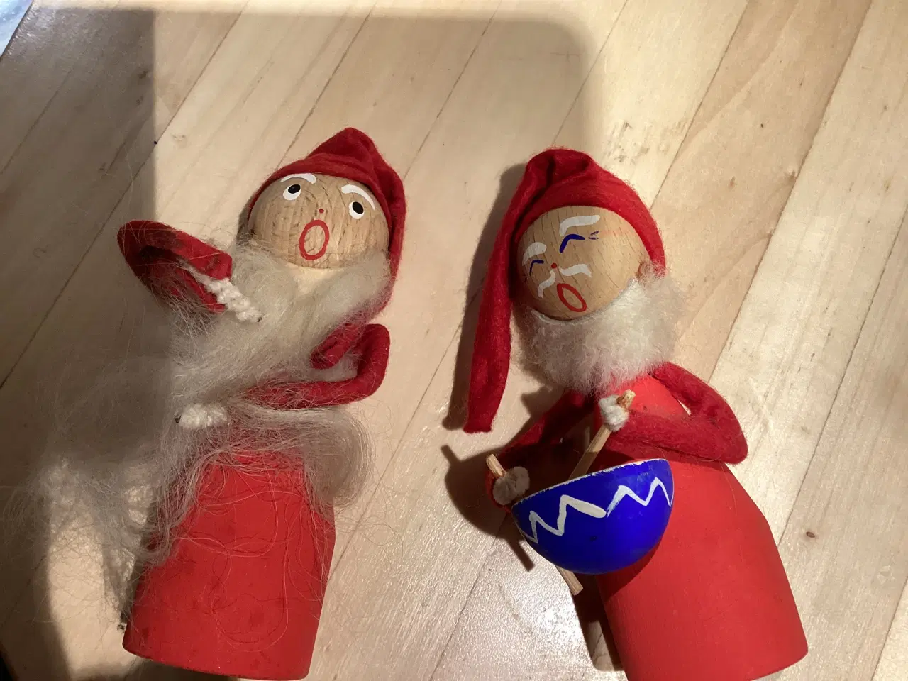 Billede 10 - 4 håndlavet nisser- nisse orkester, dansk