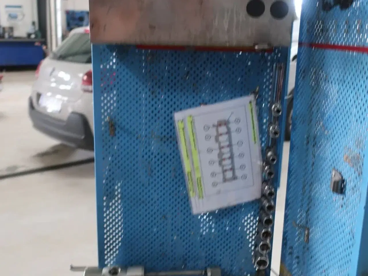 Billede 11 - Værktøjsskab med indhold