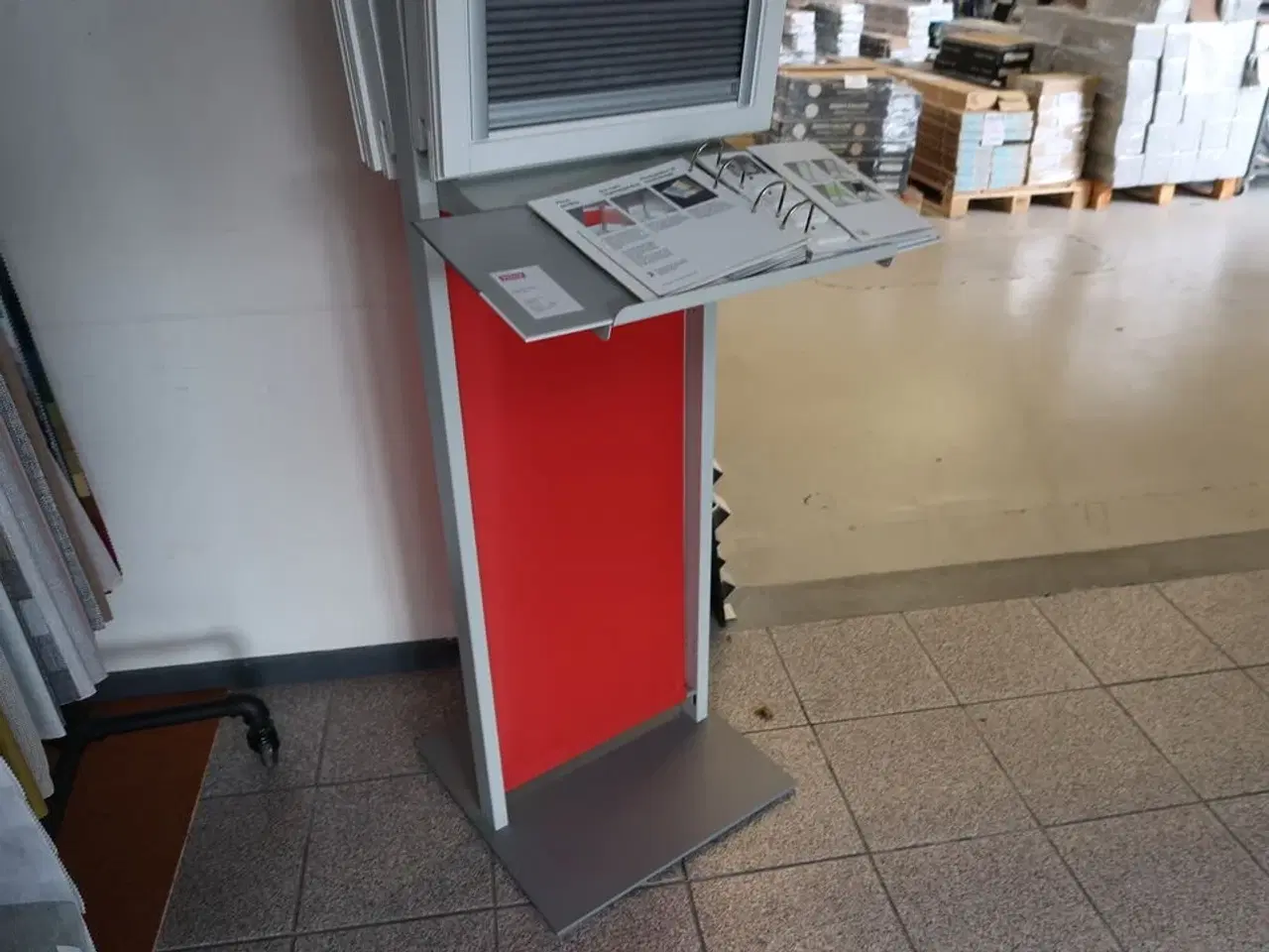 Billede 3 - Stativ med 2 stk. vinduer VELUX med gardiner